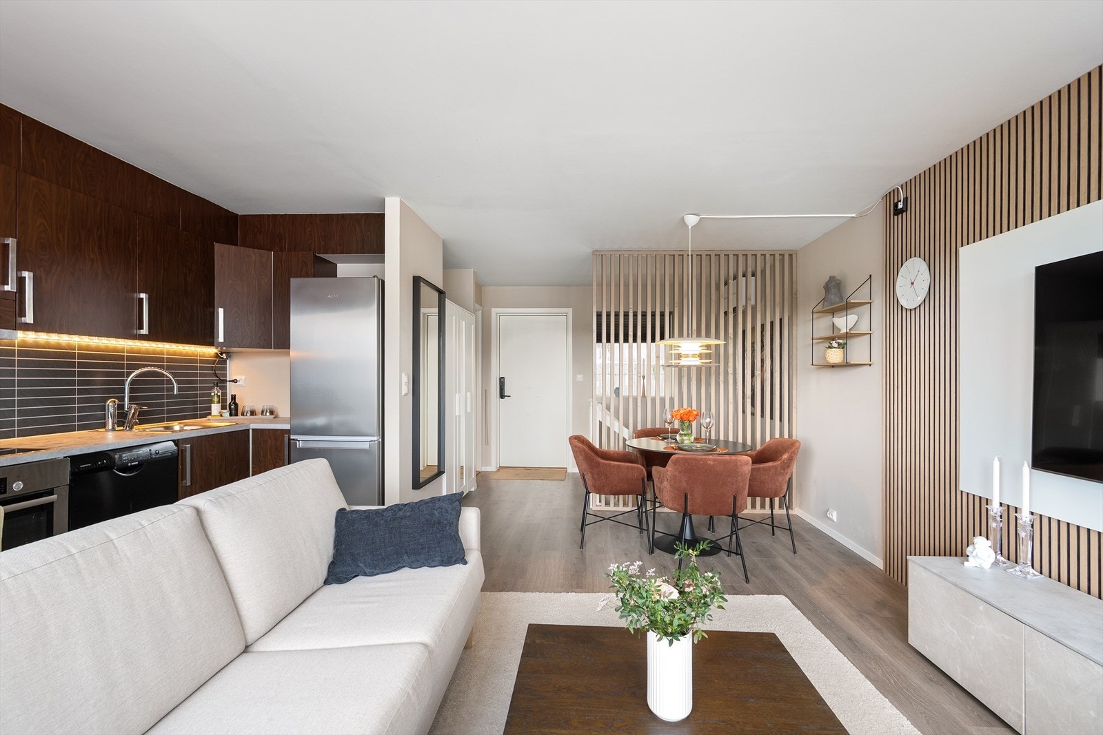 Det er kjekt å vite at du har plass til et spisebord av ønsket størrelse og fasong. Galleribilde