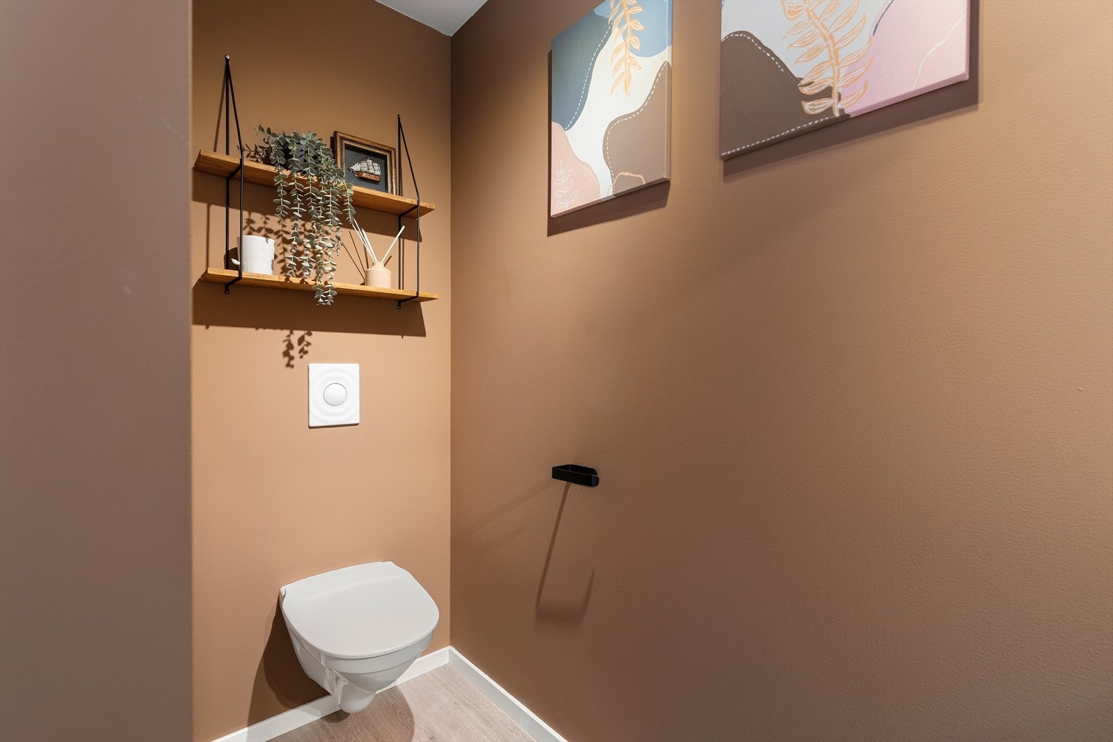 Du har et toalettrom i denne etasjen. Galleribilde