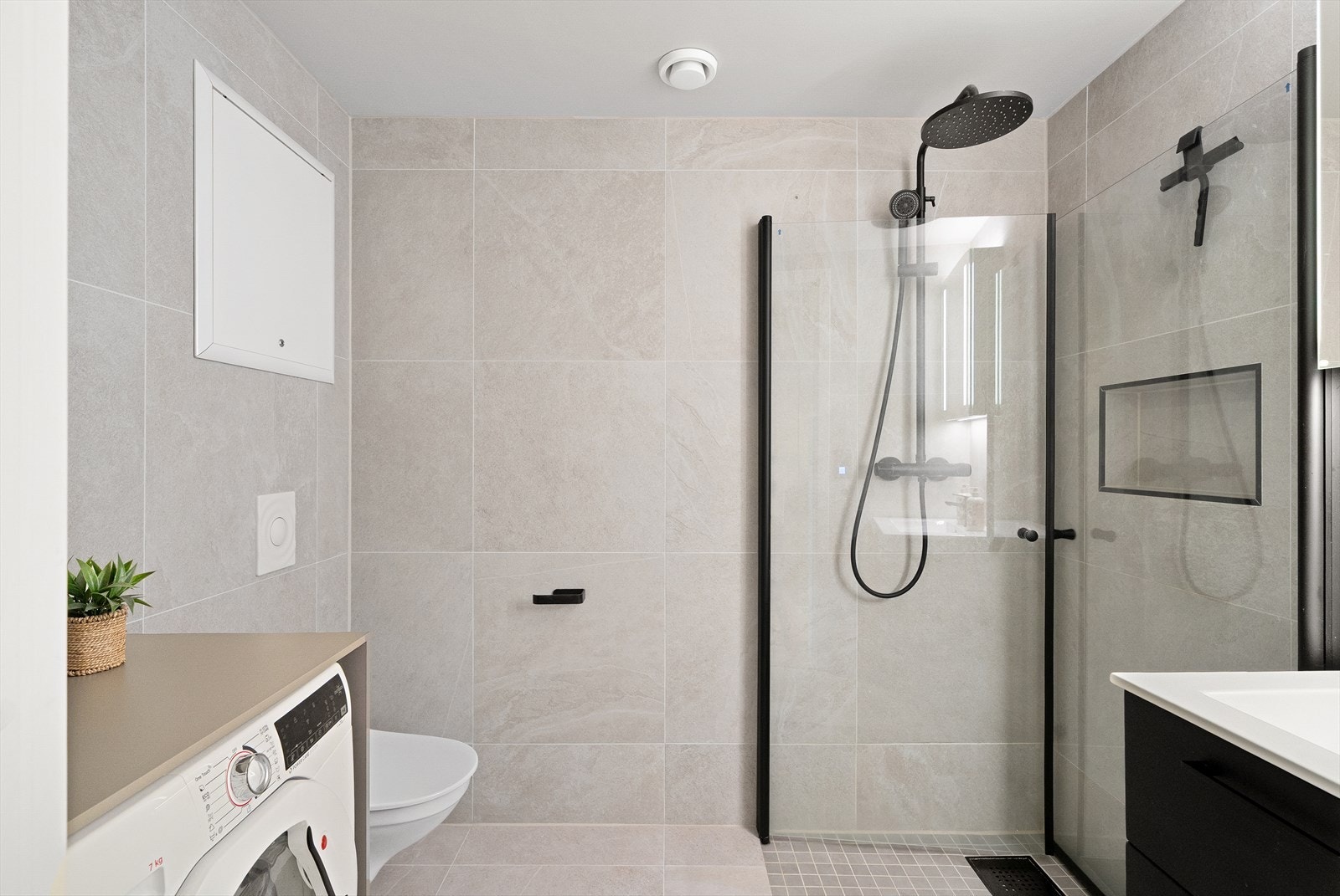 Badet er rålekkert! Helfliset med varmekabler i gulv. Galleribilde