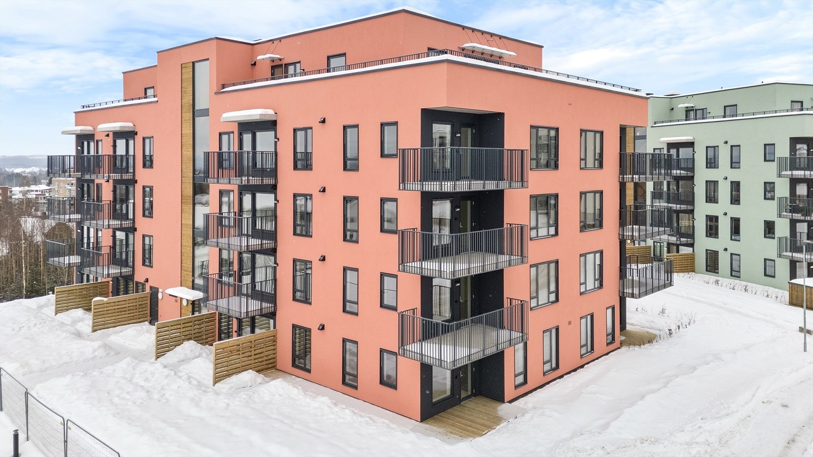 Leiligheten ligger i et nytt og populært boligområde på Råholtåsen. Galleribilde