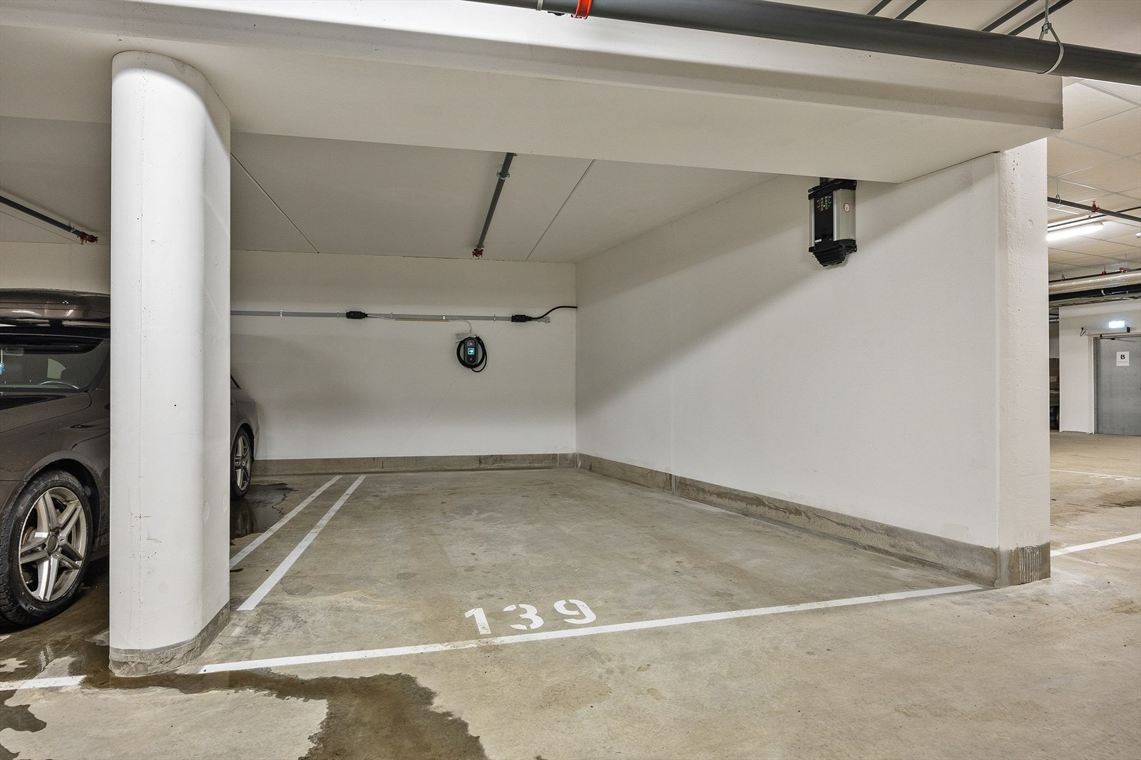 Det medfølger en fast parkeringsplass i felles garasje. Galleribilde