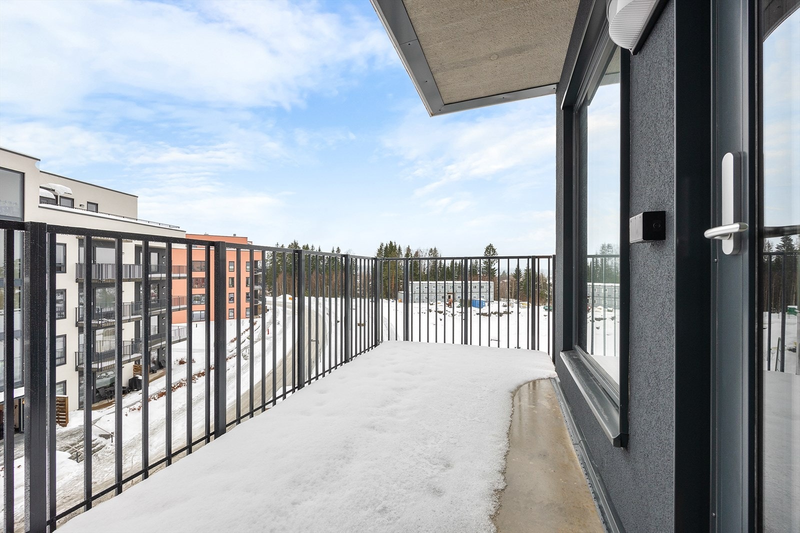 Fra stuen er det utgang til en herlig balkong på 9 m². Galleribilde