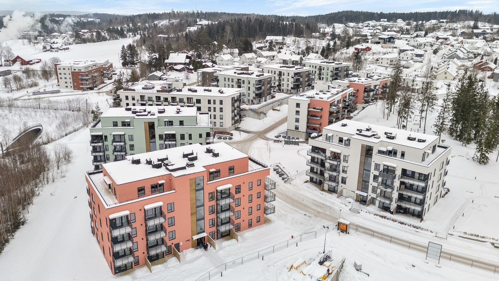 Råholt byr på gode servicetilbud, med blant annet Amfi Eidsvoll kun en kort kjøretur unna. Galleribilde