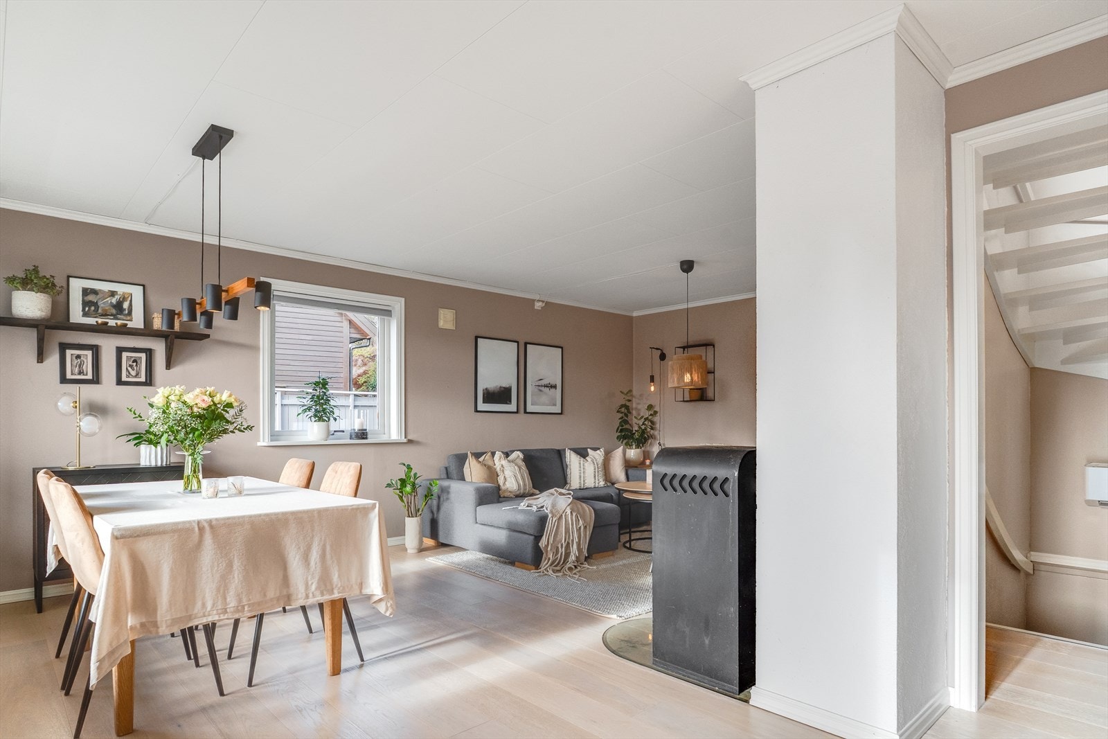 Stuen har tiltalende og behagelige farger Galleribilde