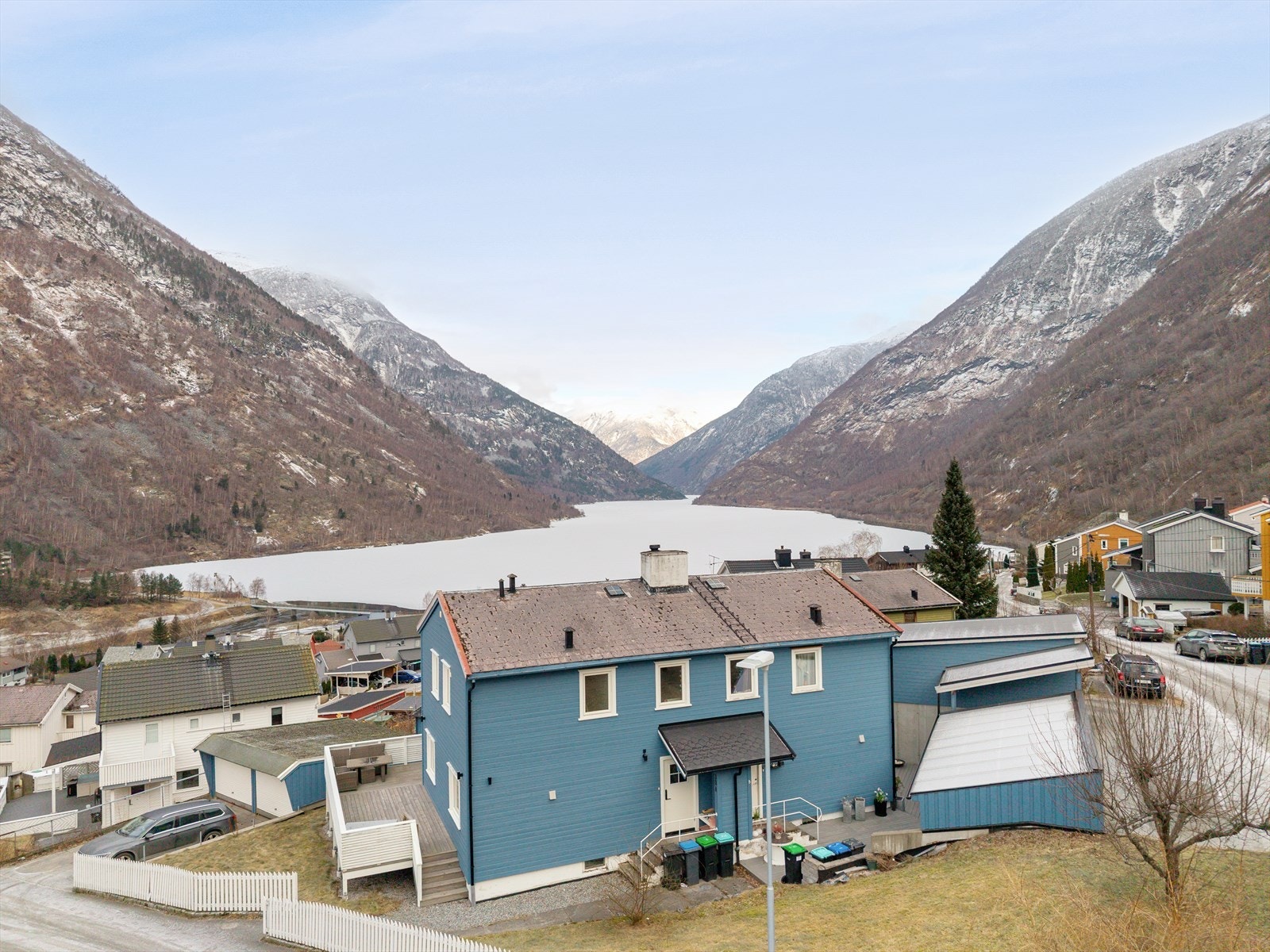 Bustaden vart under oppussing etterisolert med ny kledning, nye vindauge, ny vindsperre og det vart gravd opp og lagt ny drenering. Galleribilde