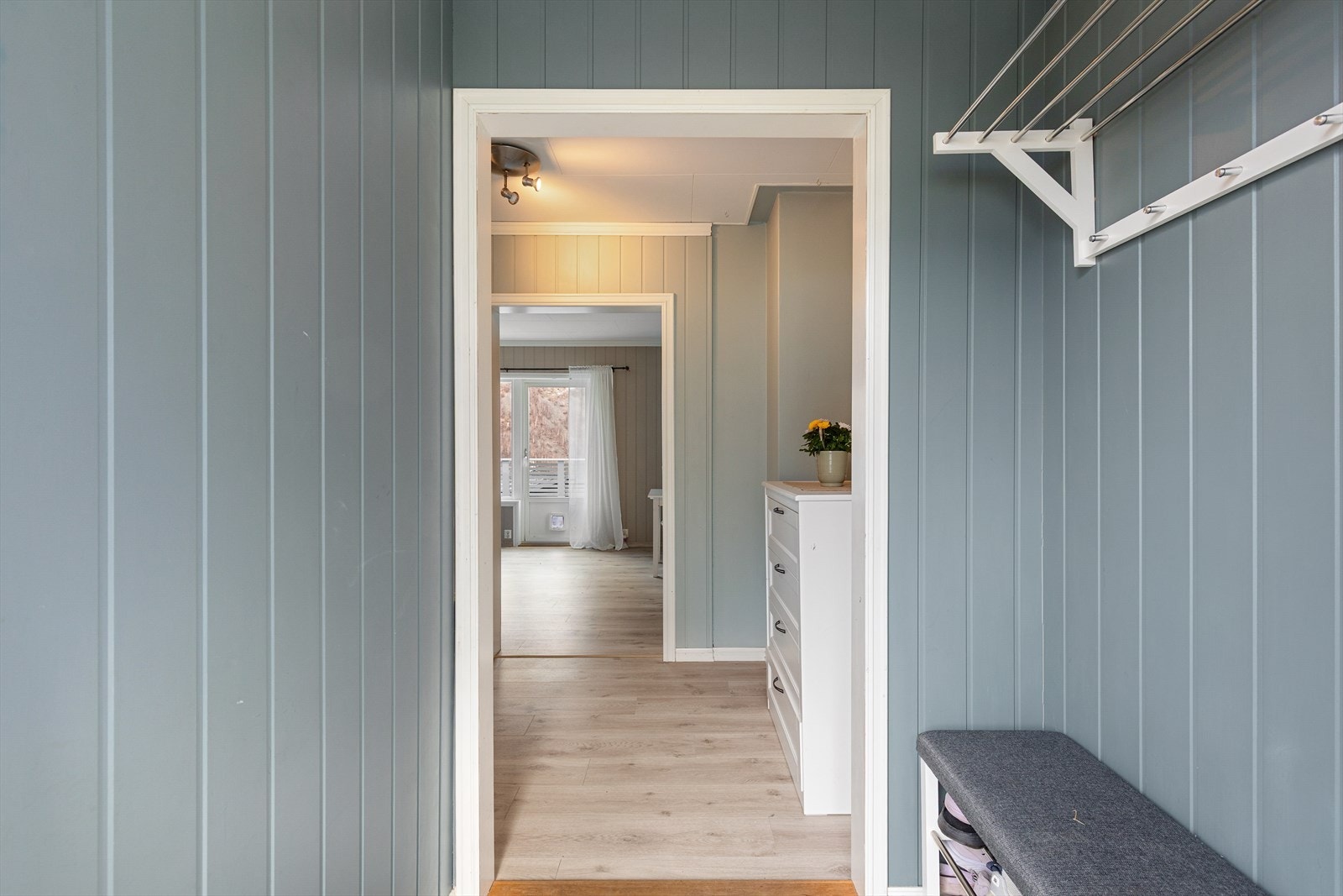 Bustaden går over tre plan, og blei pussa opp i 2019. Galleribilde