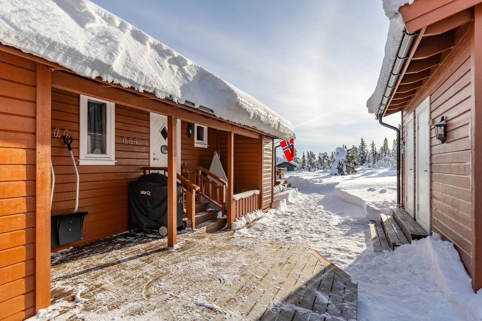 Ved inngangsparti er det adkomst til hyttens 3 boder Galleribilde