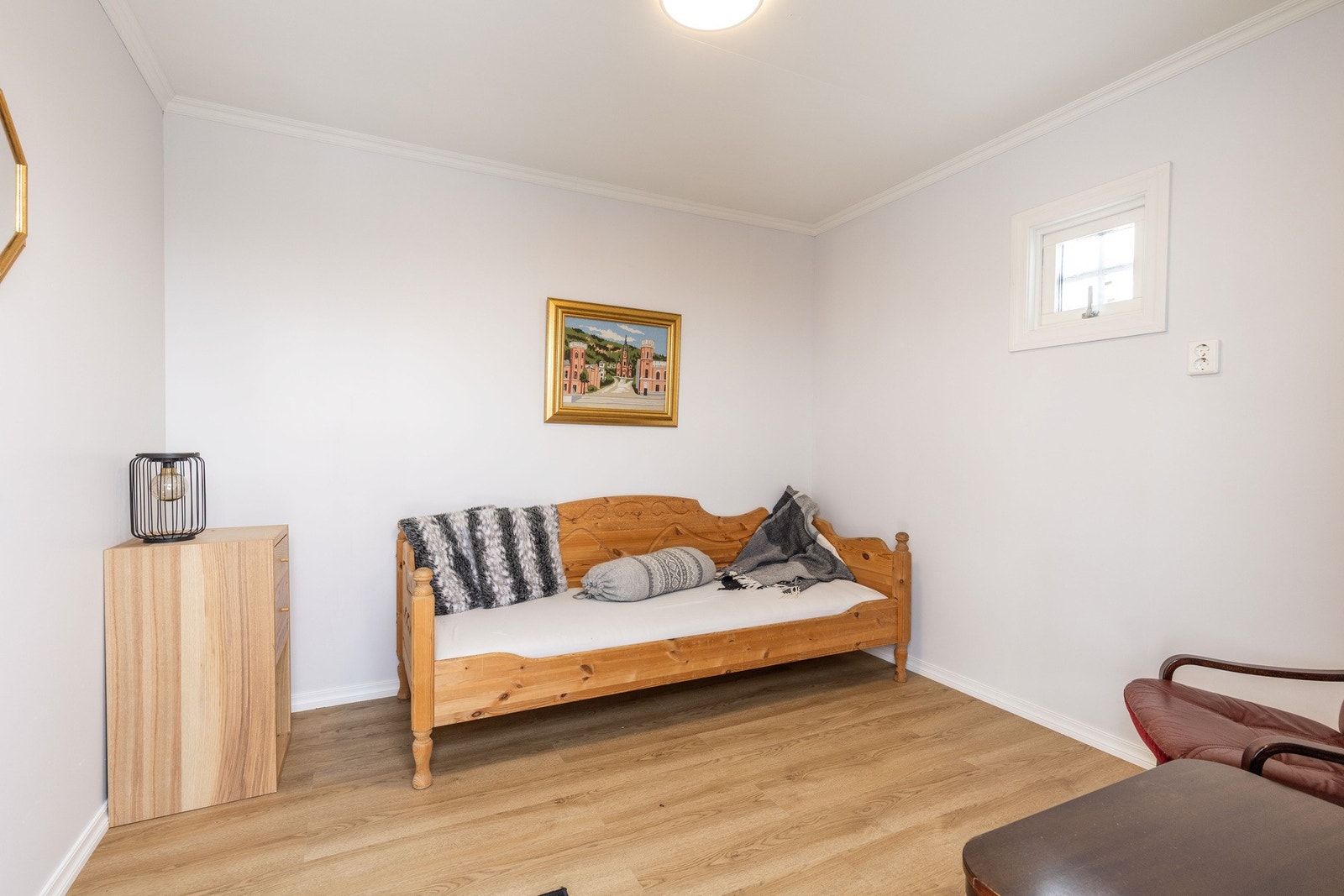 Bod 2: isolert og innredet som gjestestue (ikke godkjent for varig opphold) Galleribilde