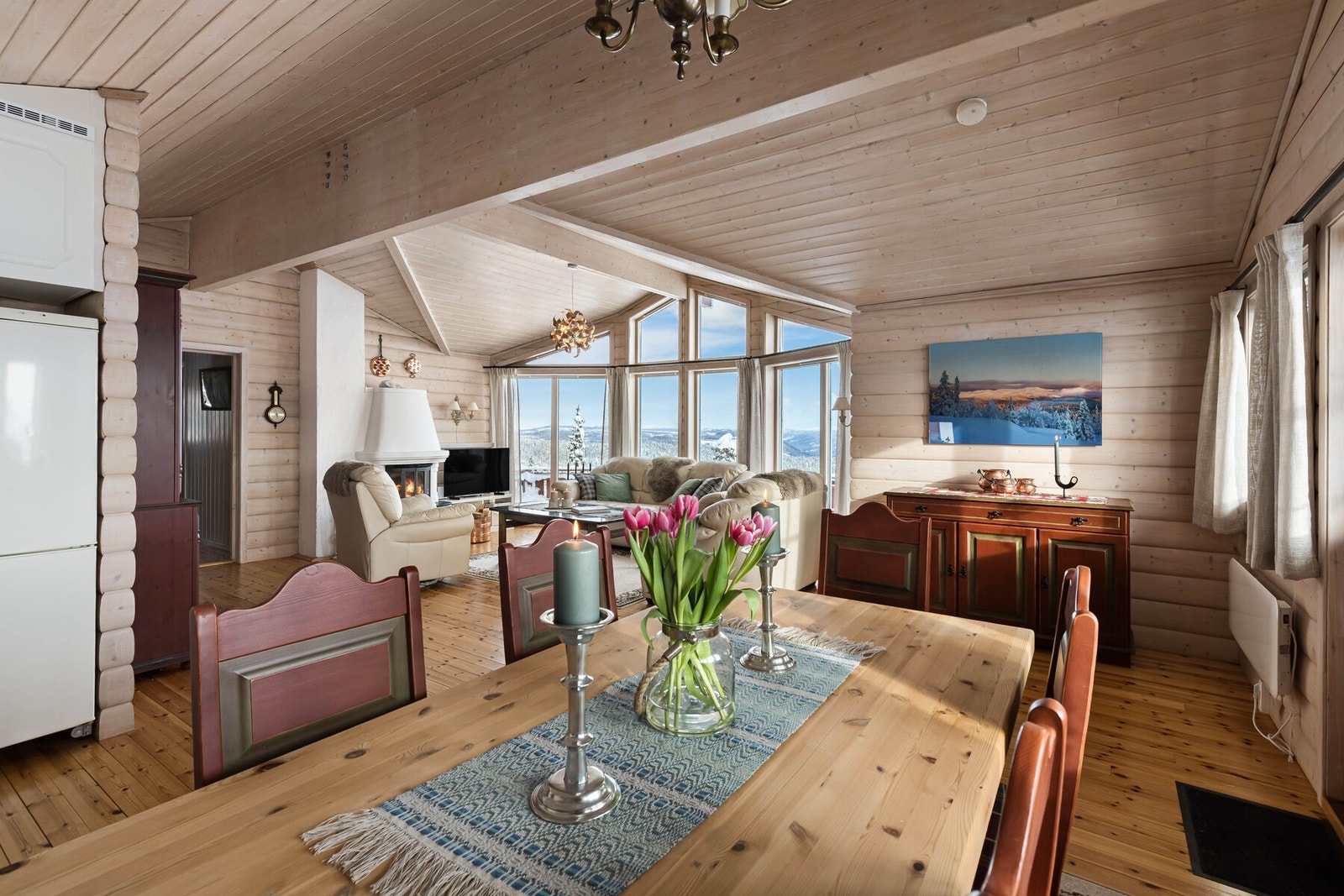 Den åpne og sosiale løsningen gir også rom for en romslig spisegruppe. Galleribilde