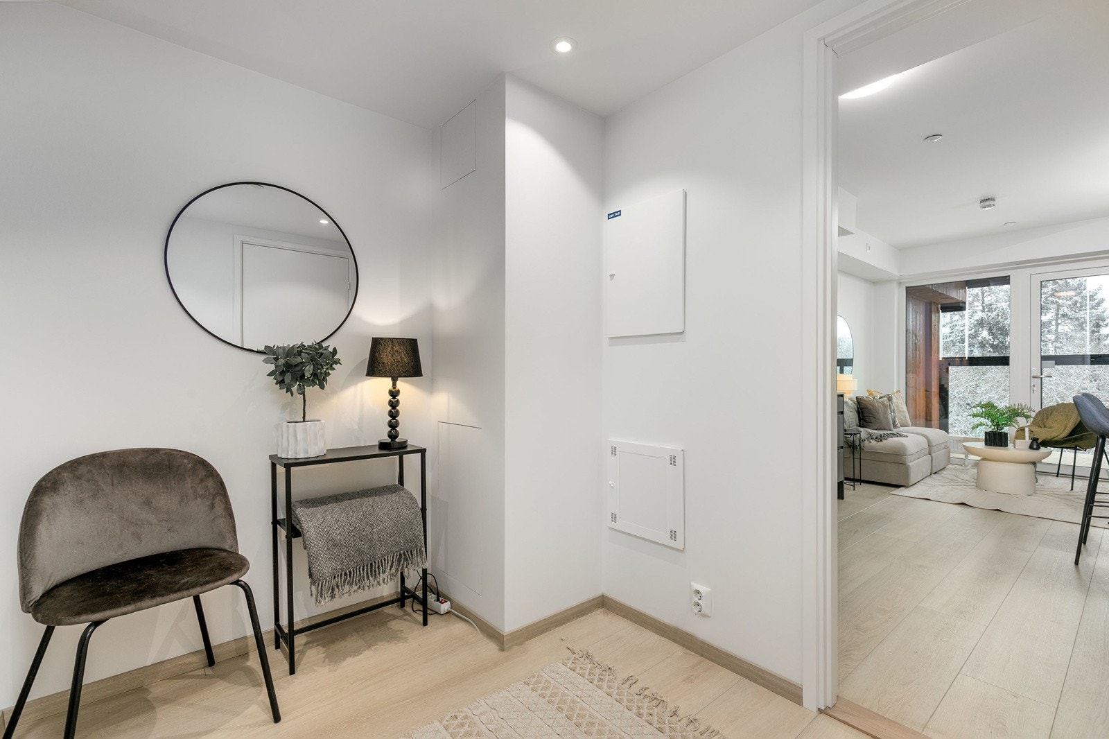 Flott entré/ gang med god avsatt plass til skapinnredning. Galleribilde