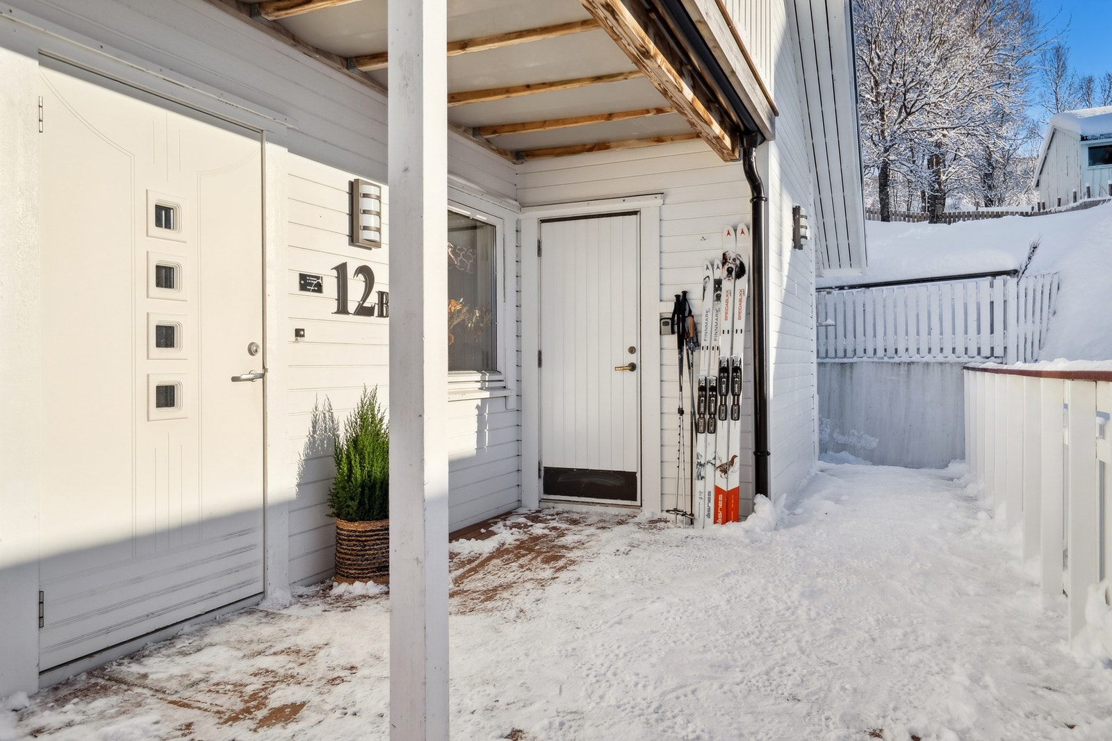 Inngangspart med sportsbod Galleribilde