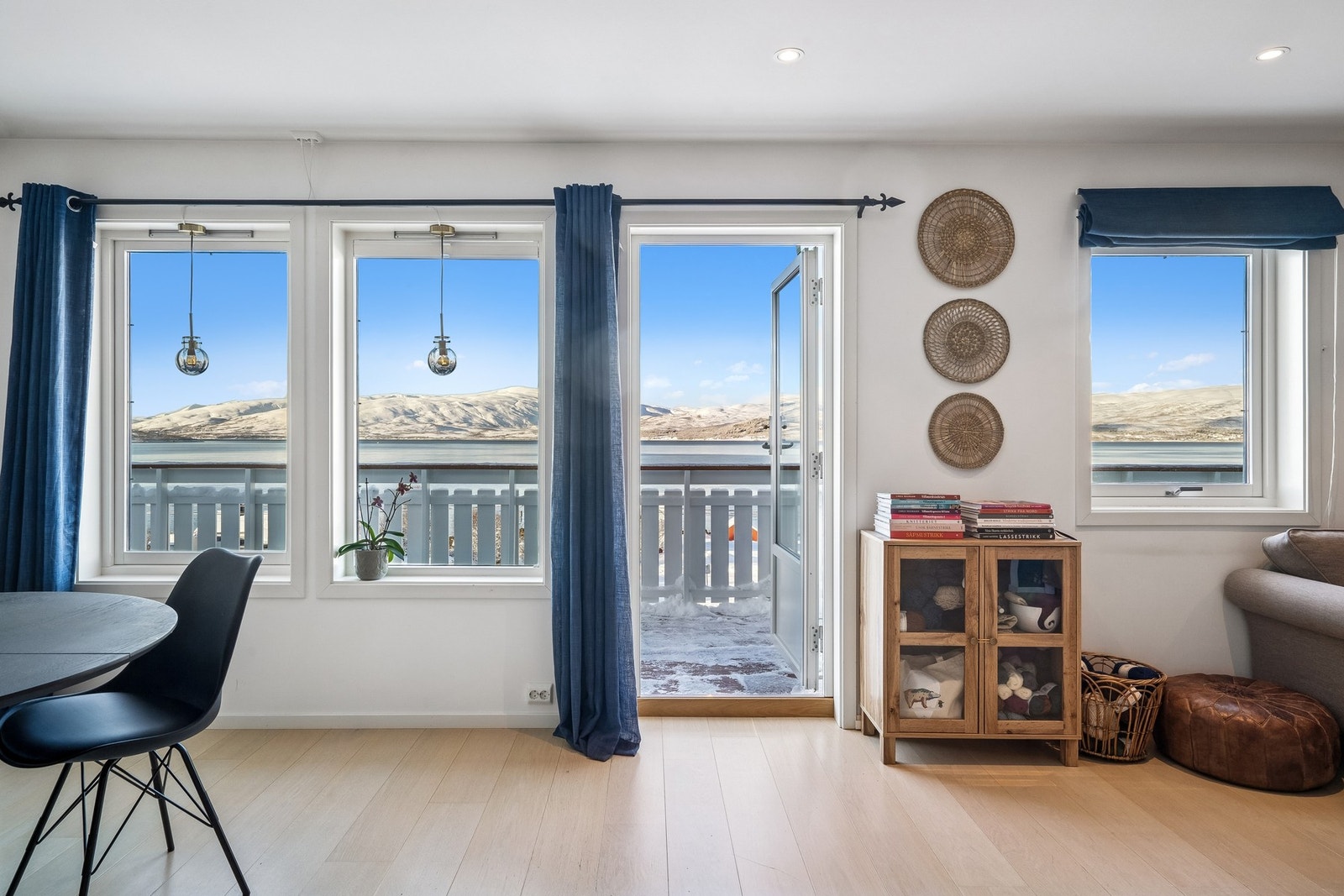 Utgang fra stue til veranda Galleribilde