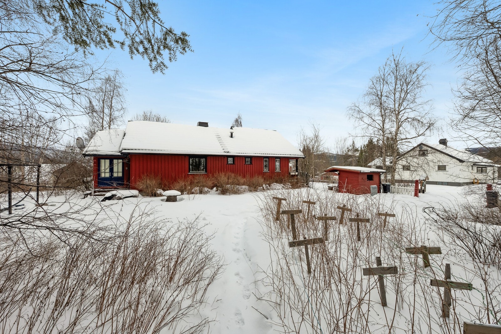 Det ble lagt ny taktekking over eldre undertak og skiftet renner og nedløp i 2008. Galleribilde