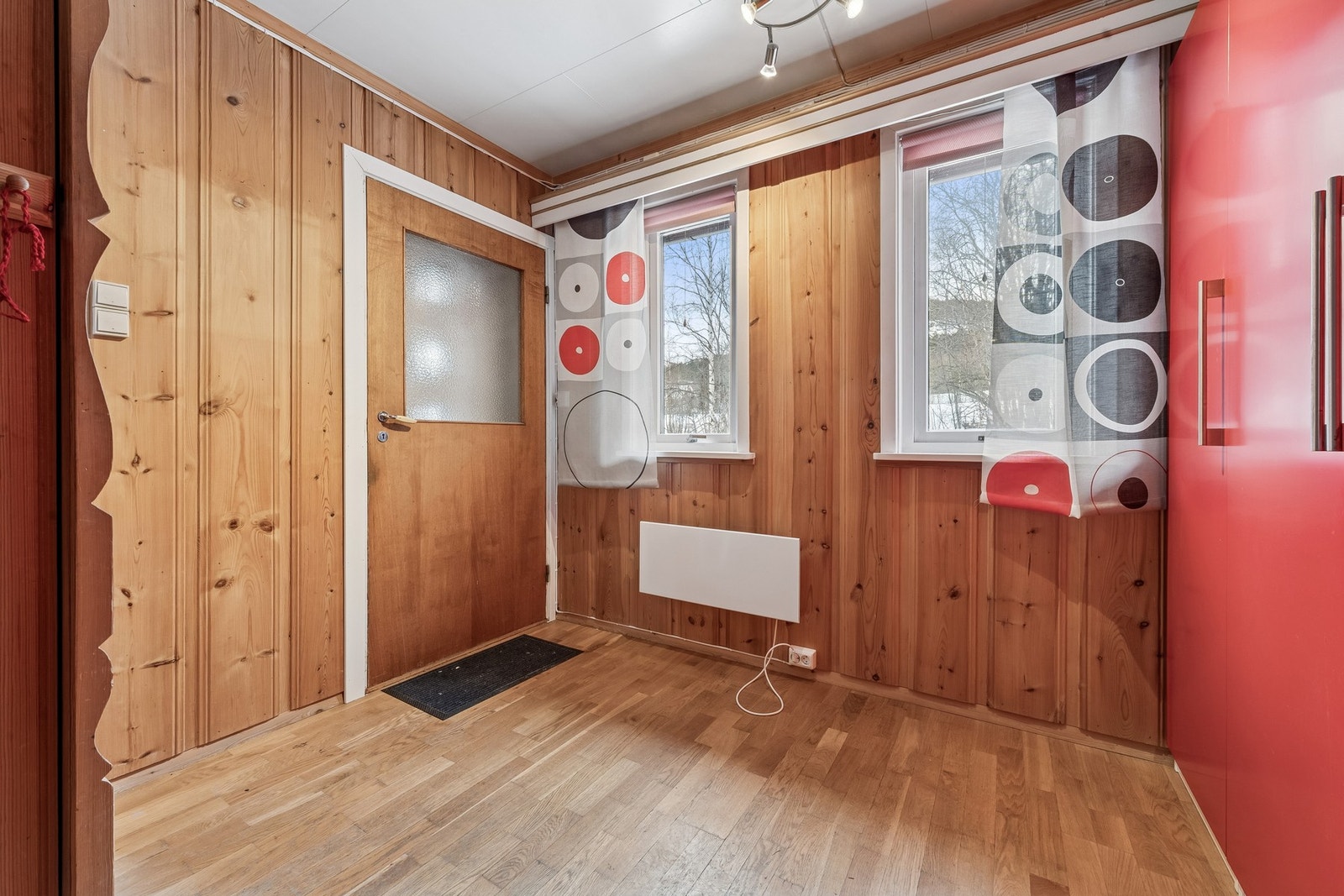 Inngangsparti med garderobeløsning. Galleribilde