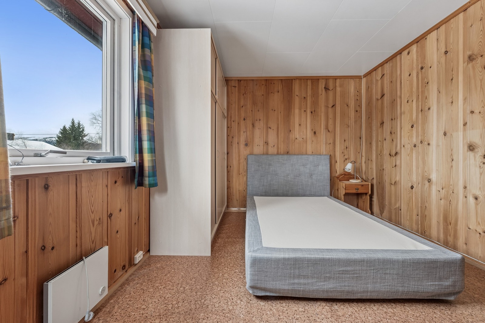 Hovedsoverom med garderobe løsning. Galleribilde