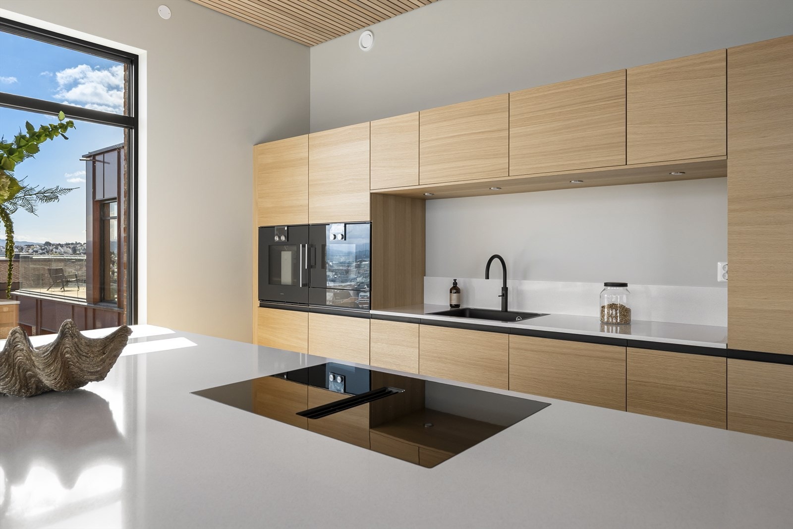 Legg merke til at Quooker blandebatteri med
kokende vann leveres ferdig montert på vask Galleribilde