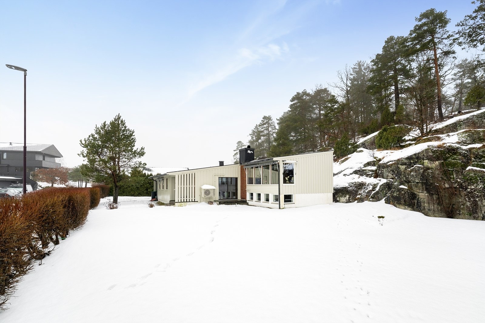 Enebolig med nydelig og attraktiv beliggenhet med solrik tomt på Tveten på Eidanger, i et rolig og veletablert boligfelt. Galleribilde