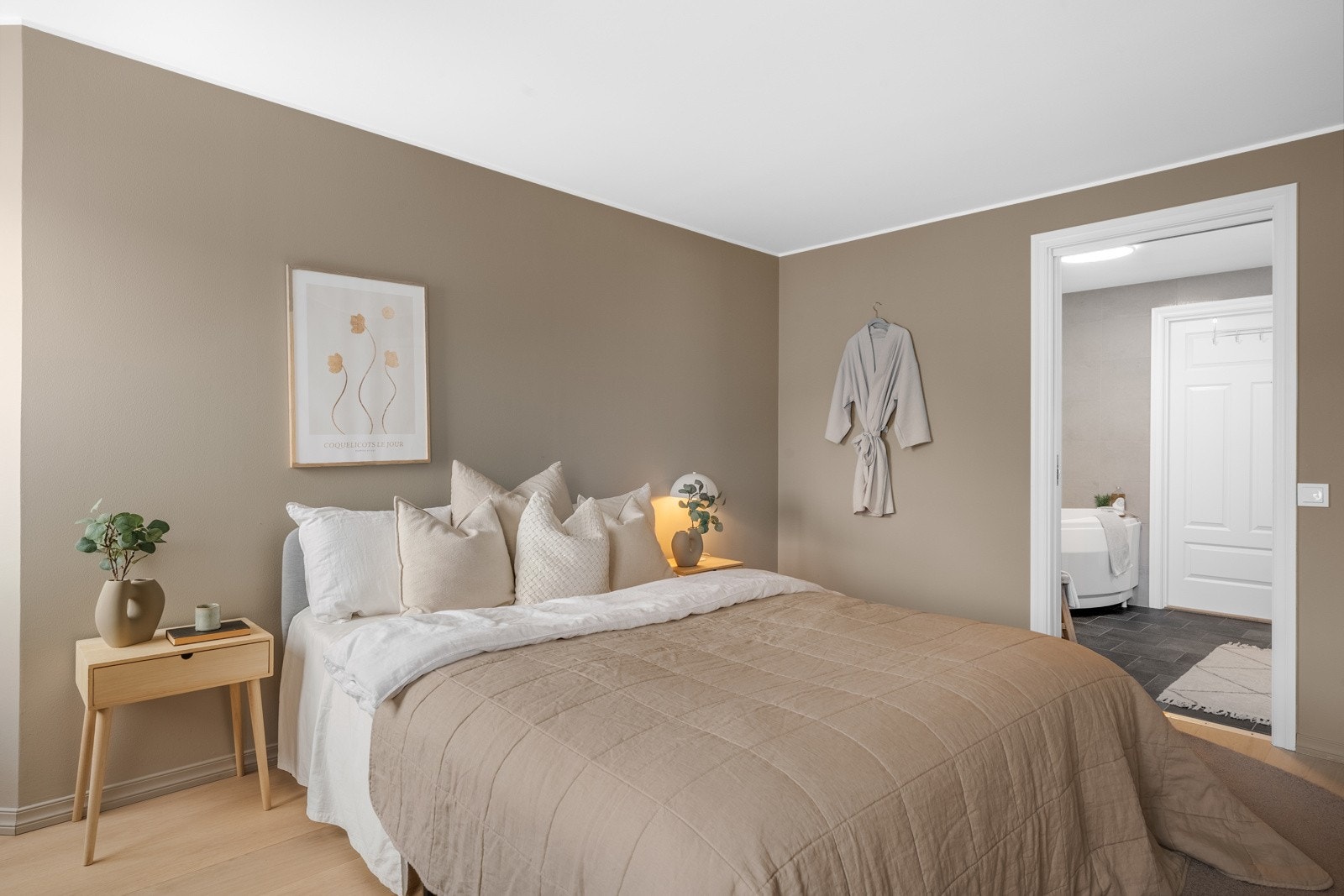 - Egen direkte tilgang til badet, gir en privat og komfortabel løsning - Galleribilde