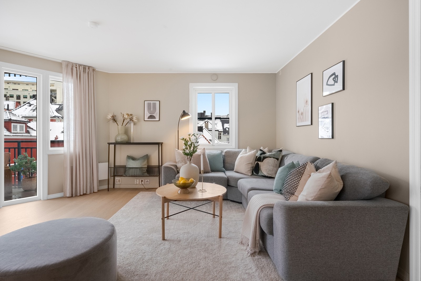 - Ta gjerne kontakt med megler ved behov for privatvisning eller gratis e-takst av egen bolig - Galleribilde