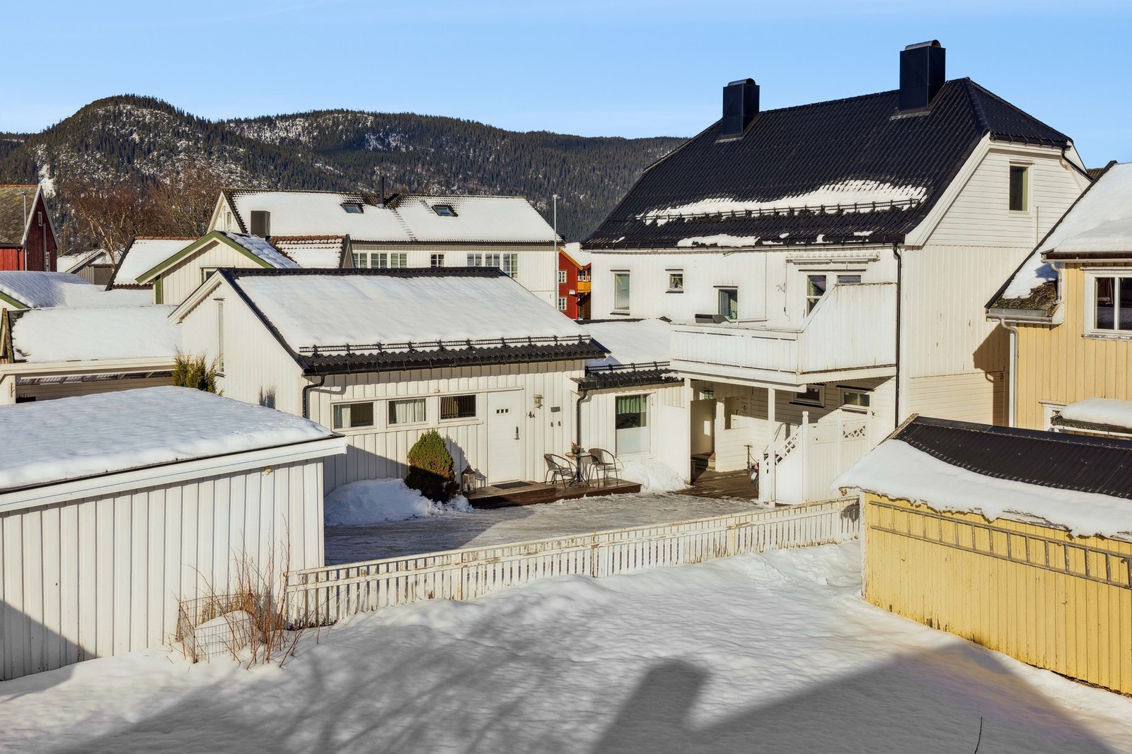 En flott og innholdsrik halvpart av tomannsbolig med svært attraktiv beliggenhet. Galleribilde