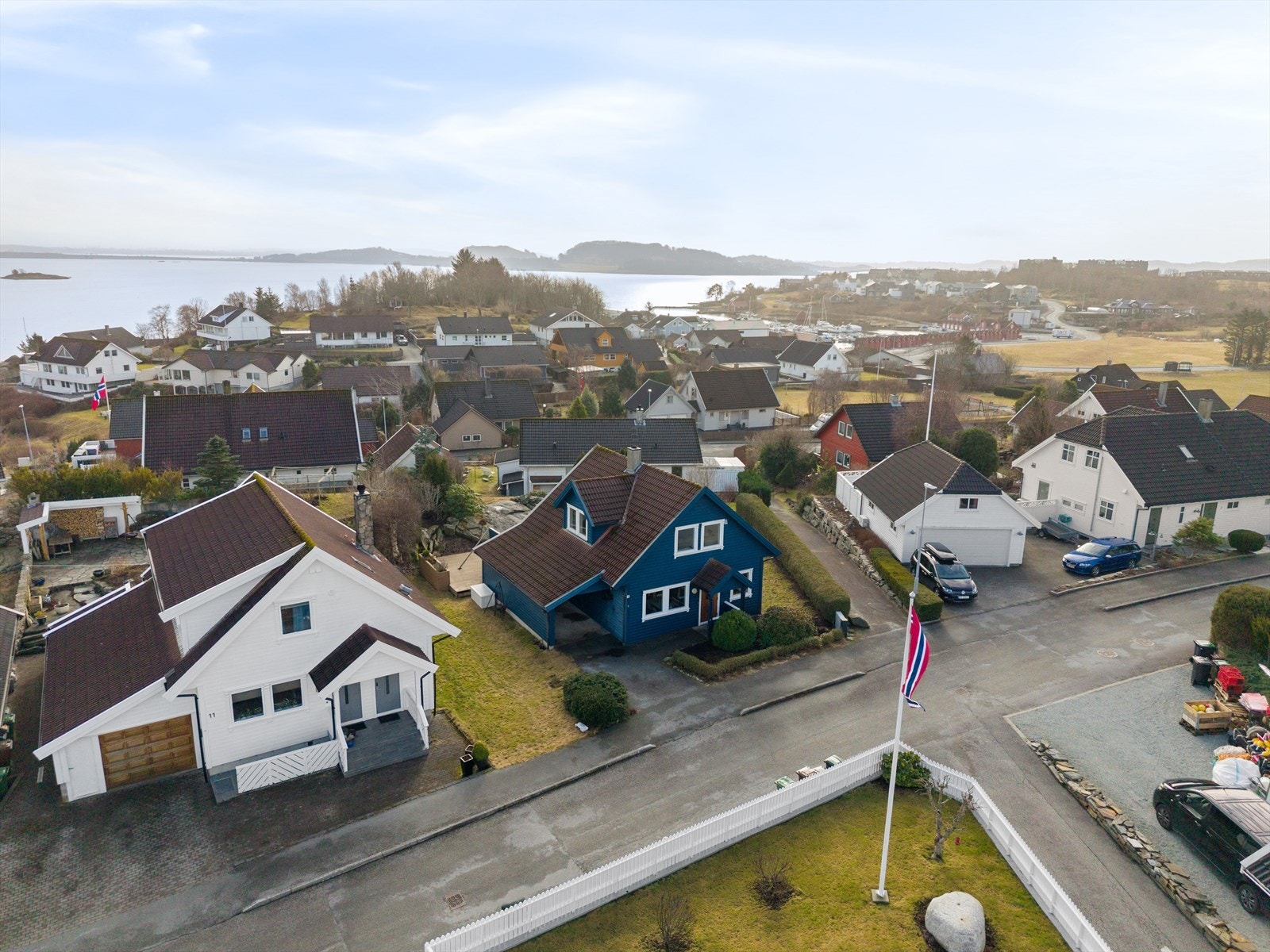 Det er kort vei til båthavn. Flere flotte bade- og turområder. Galleribilde