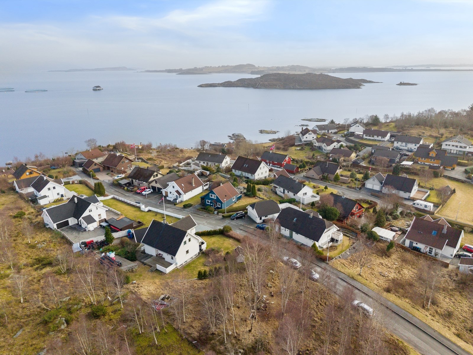 Området byr på flere flotte badeplasser og turområder. Galleribilde