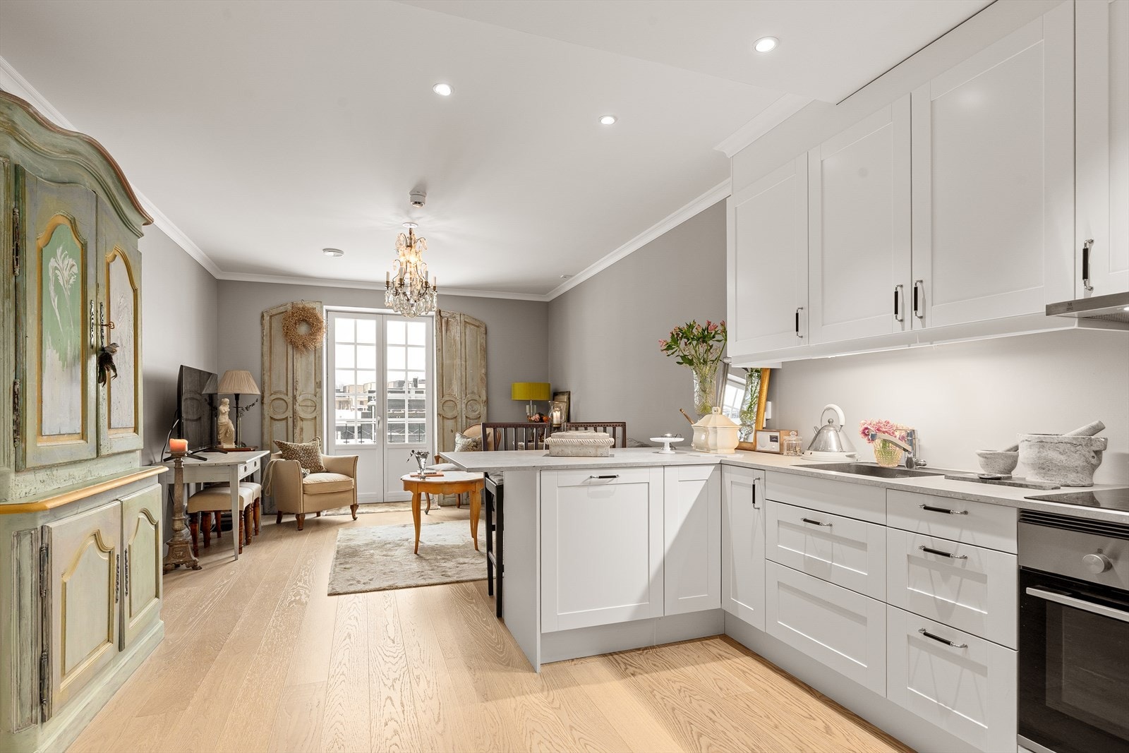 Videre adkomst til stue og kjøkken Galleribilde