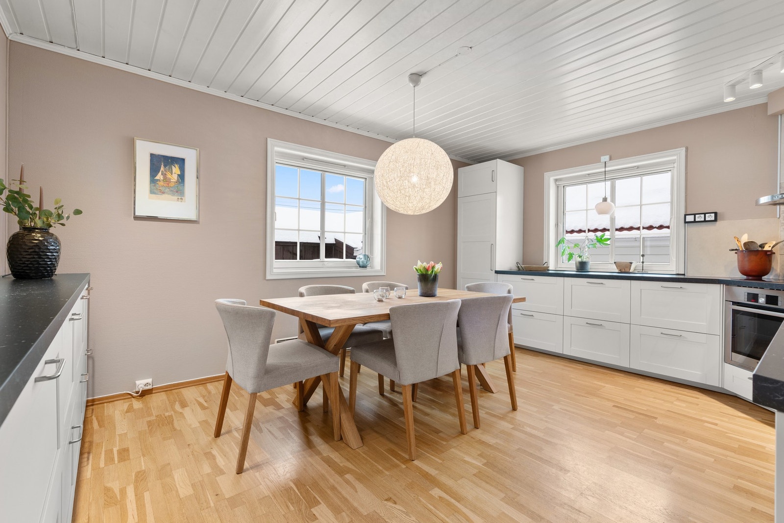 Innbydende enebolig fra 2004 på populære Høybråten Galleribilde