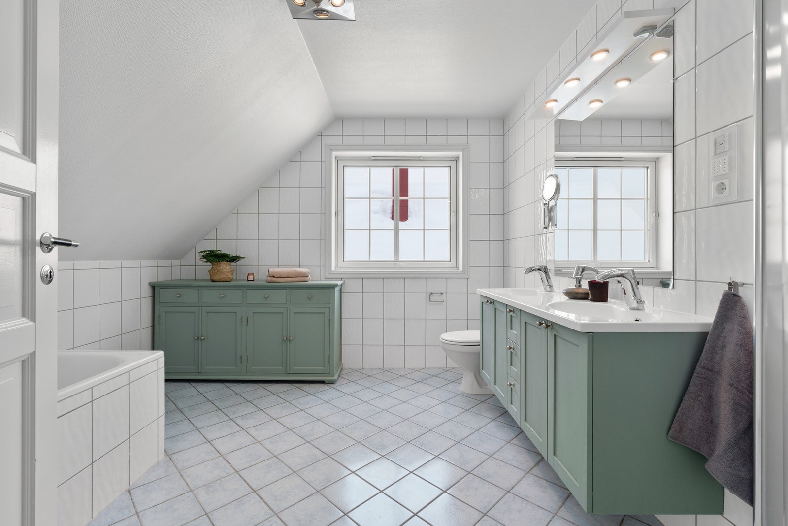 Flislagt bad med varmekabler i gulv Galleribilde