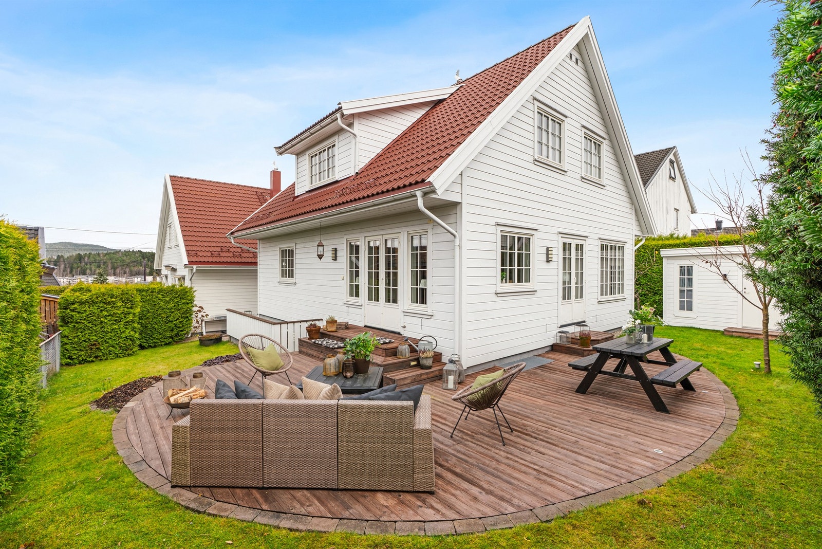 PrivatMegleren Primera ved Ingerid Gude har gleden av å presentere Nybyggerveien 28B! (Foto Oh Shots) Galleribilde