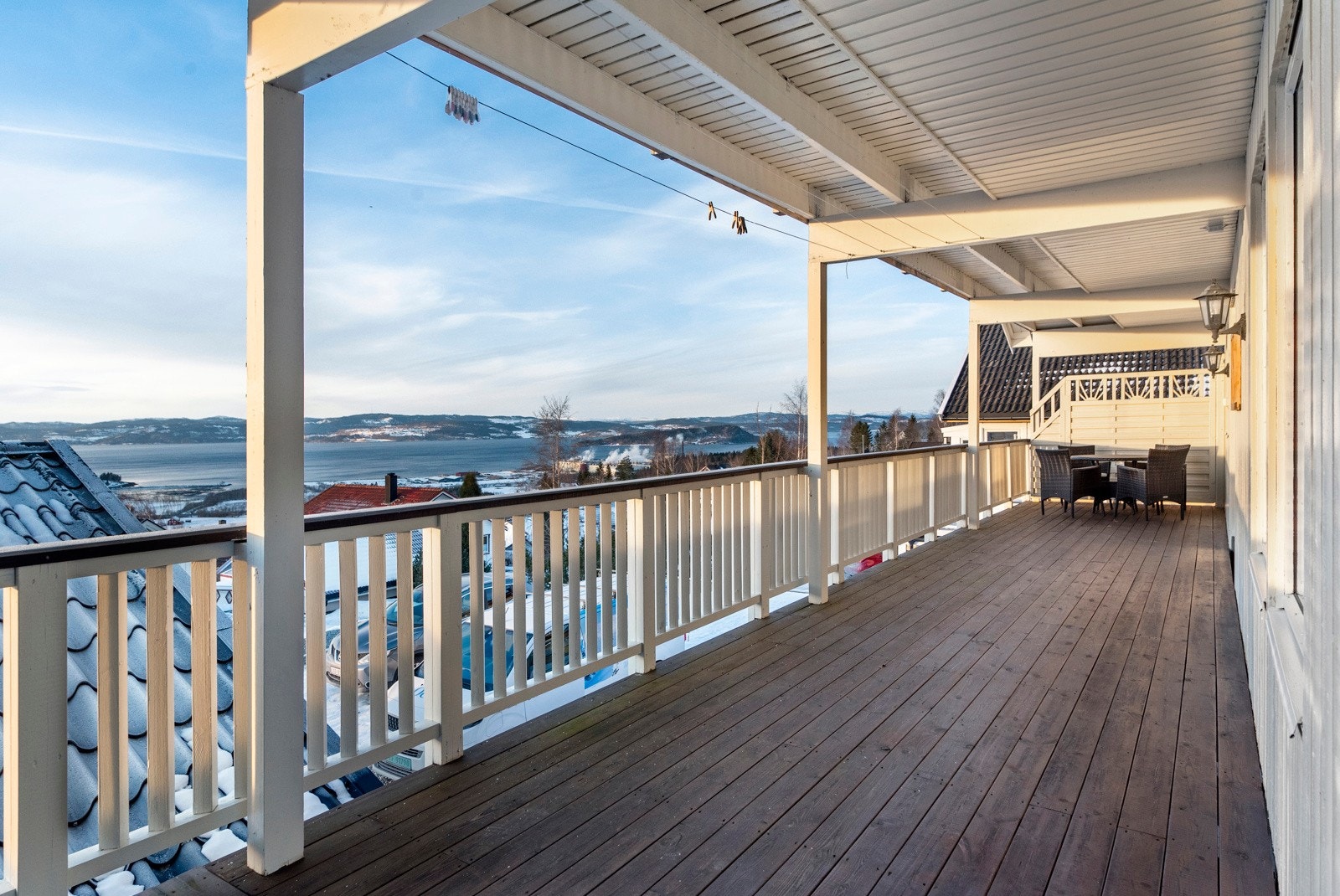 Her har man sol til solnedgang. Galleribilde