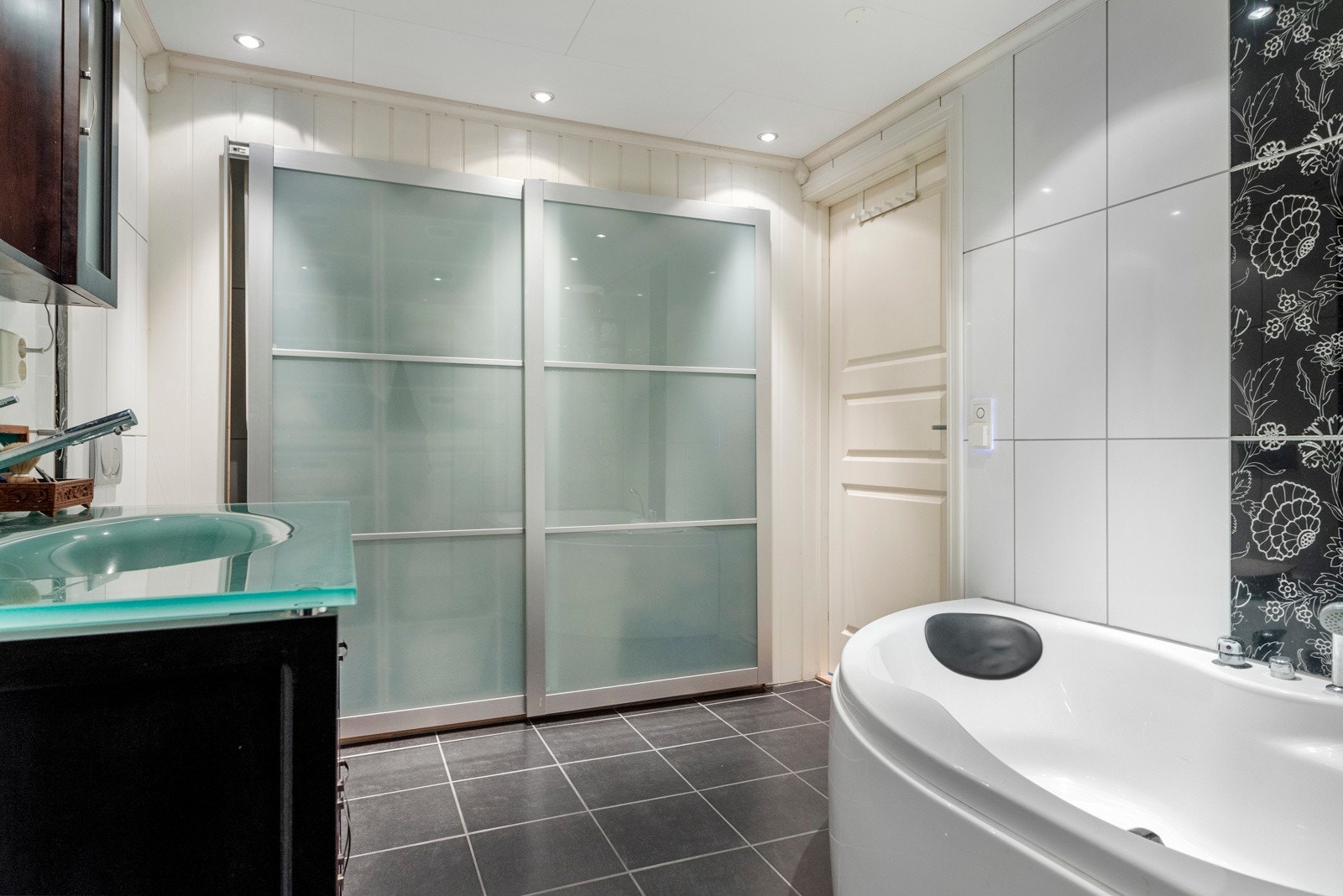 Bad i sokkel er nytt fra 2009 Galleribilde