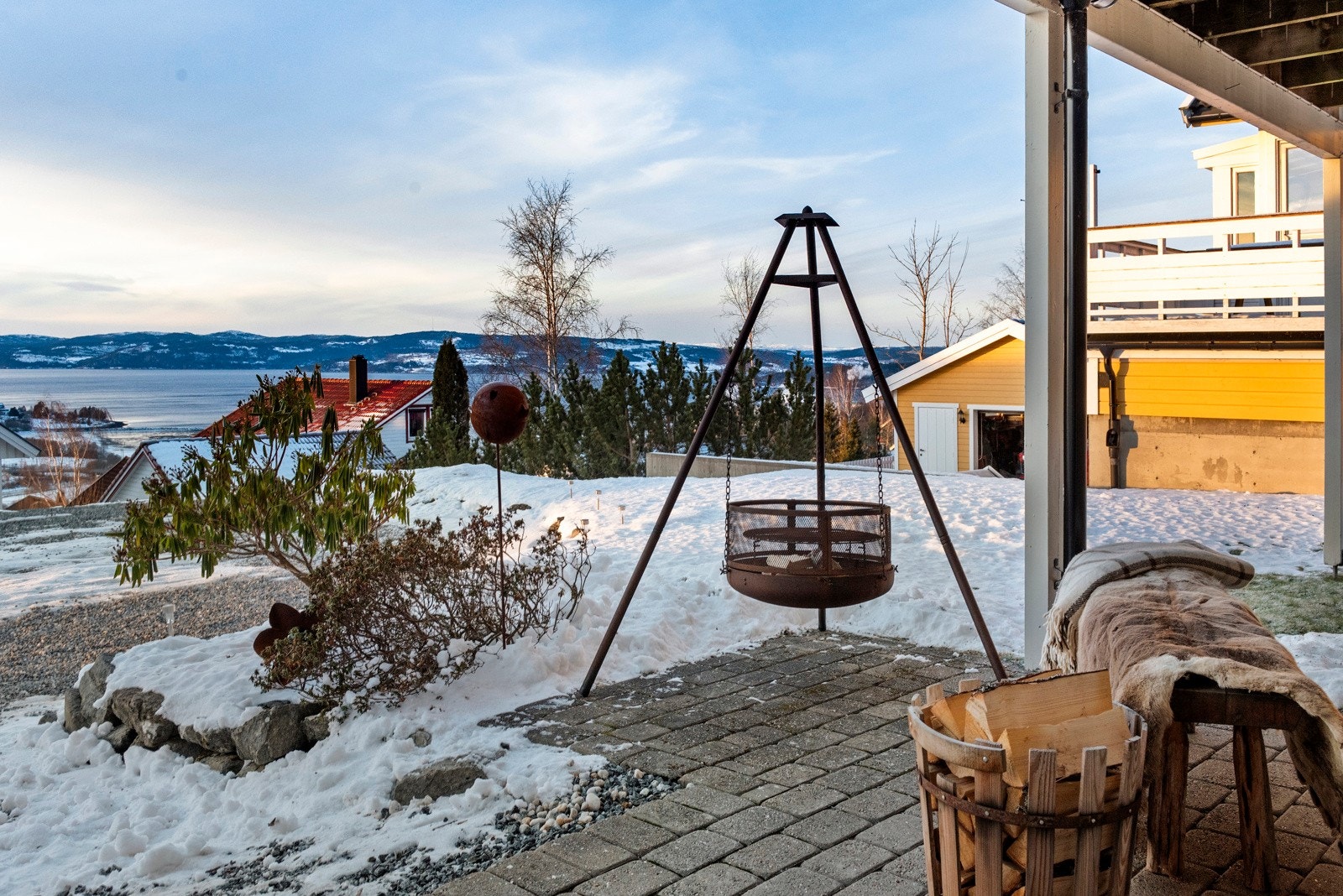 Markterrasse med direkte adgang til hage. Galleribilde