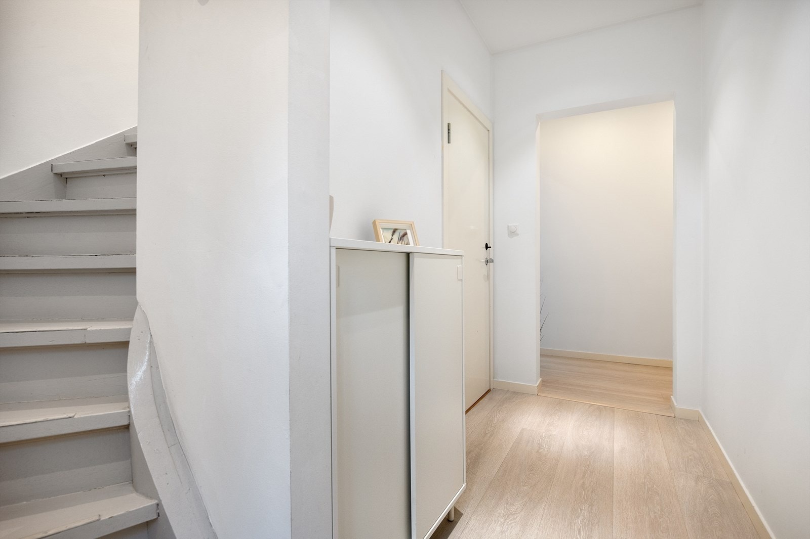 Entre / gang med trappen opp til 3.etasje / loftsetasjen Galleribilde