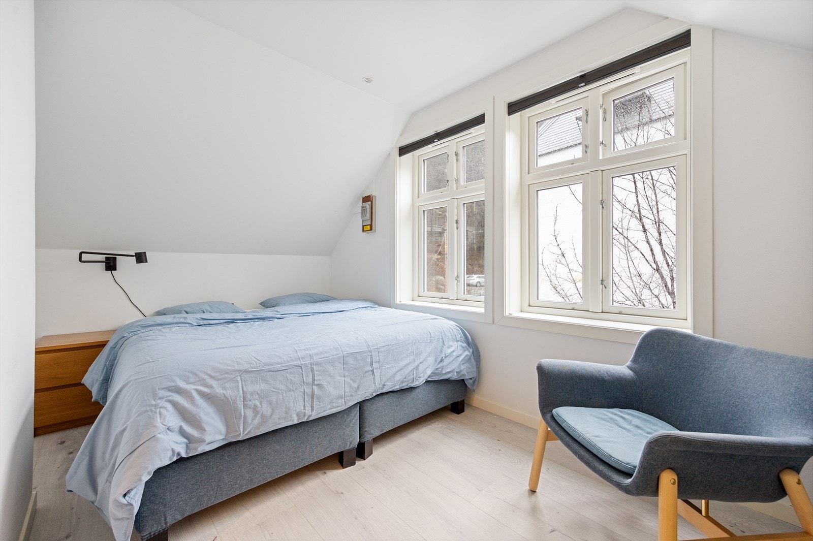 Soverom med rømnings-vinduer (og persienner) Galleribilde