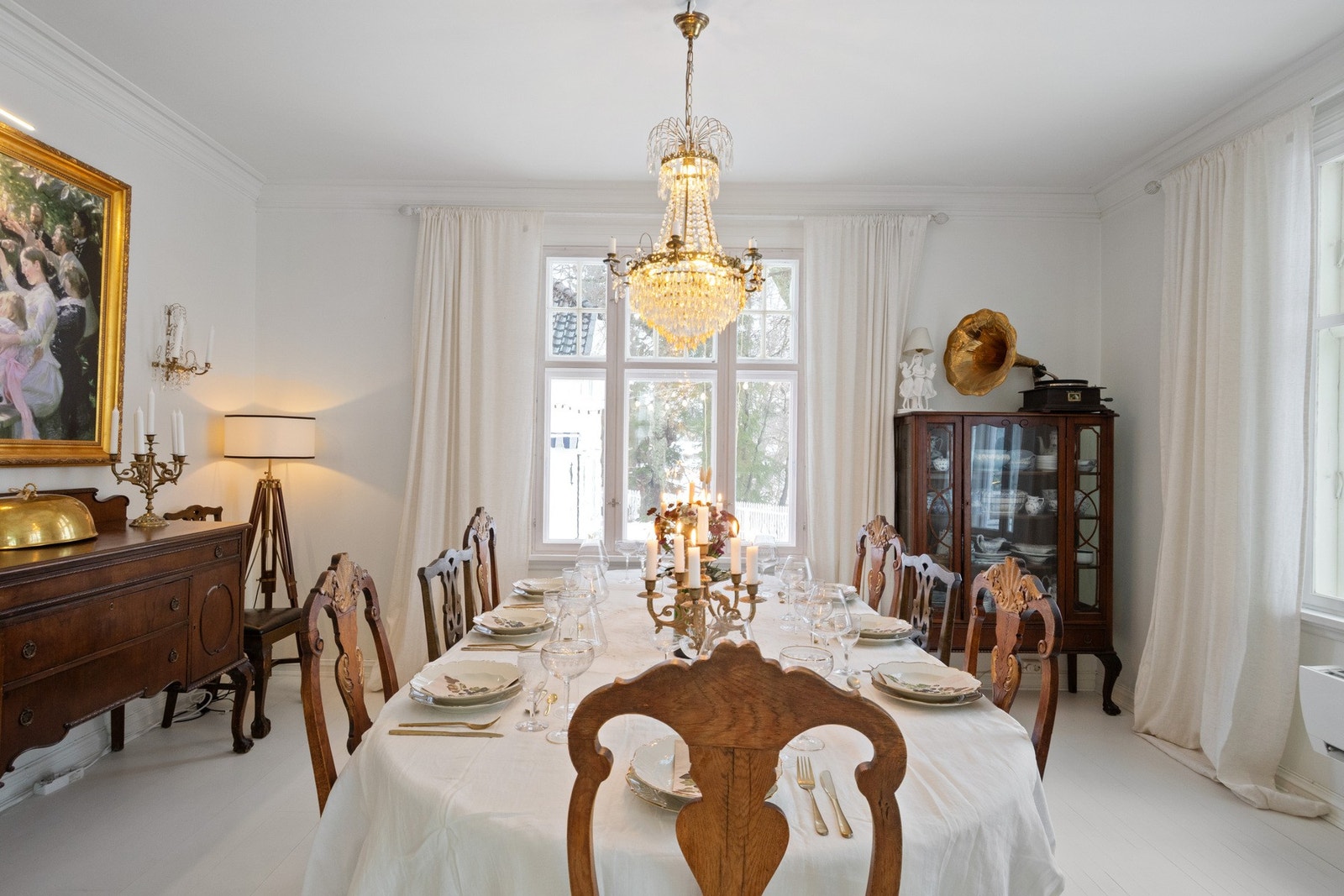 Den andre stuen egner seg svært godt som spisestue. Galleribilde