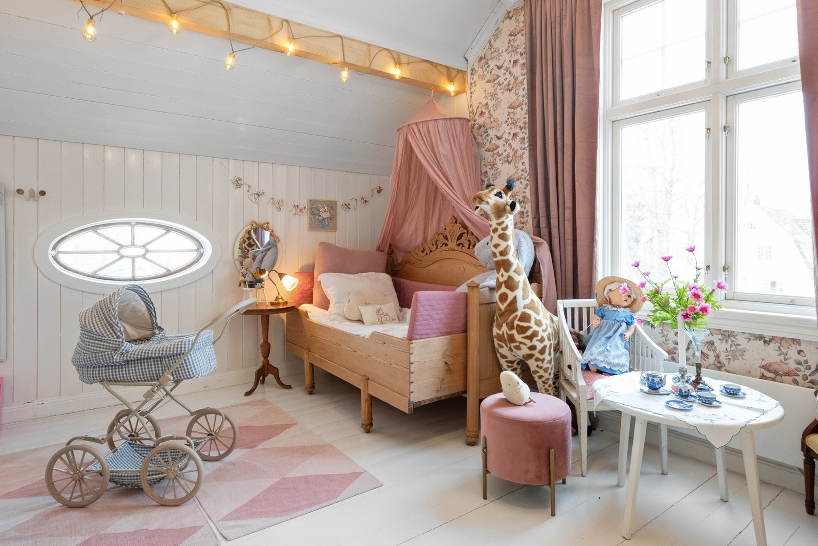 I 2025 ble to kott innlemmet i rommene, og arbeidene inkluderte forsterket bæring. Galleribilde