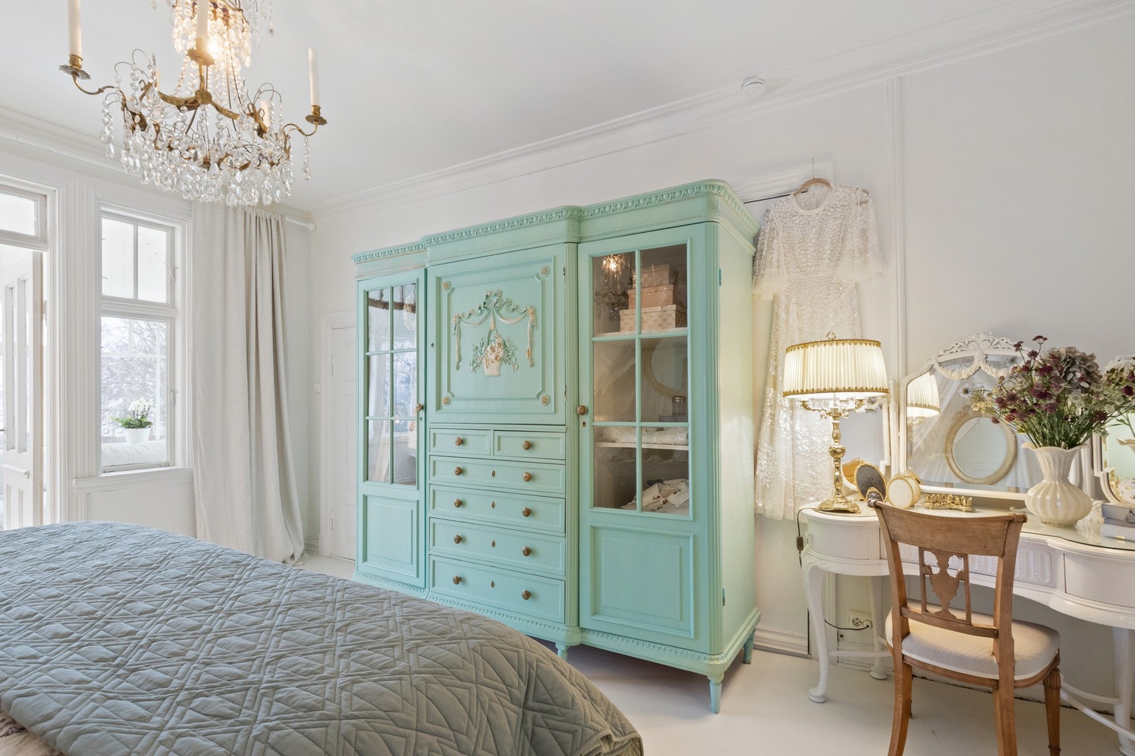 Her er det god plass til dobbeltseng, og samtlige soverom er utstyrt med garderobeskap. Galleribilde