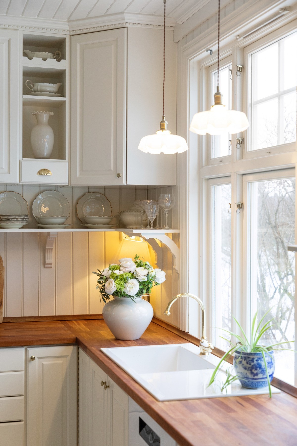 I 2024 ble armatur, oppvaskkum og to høyskap skiftet ut, samtidig som benkeplaten ble vedlikeholdt. Galleribilde