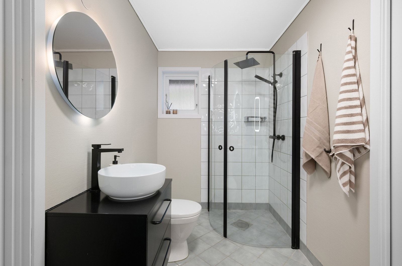 På badet er det varme i gulv Galleribilde