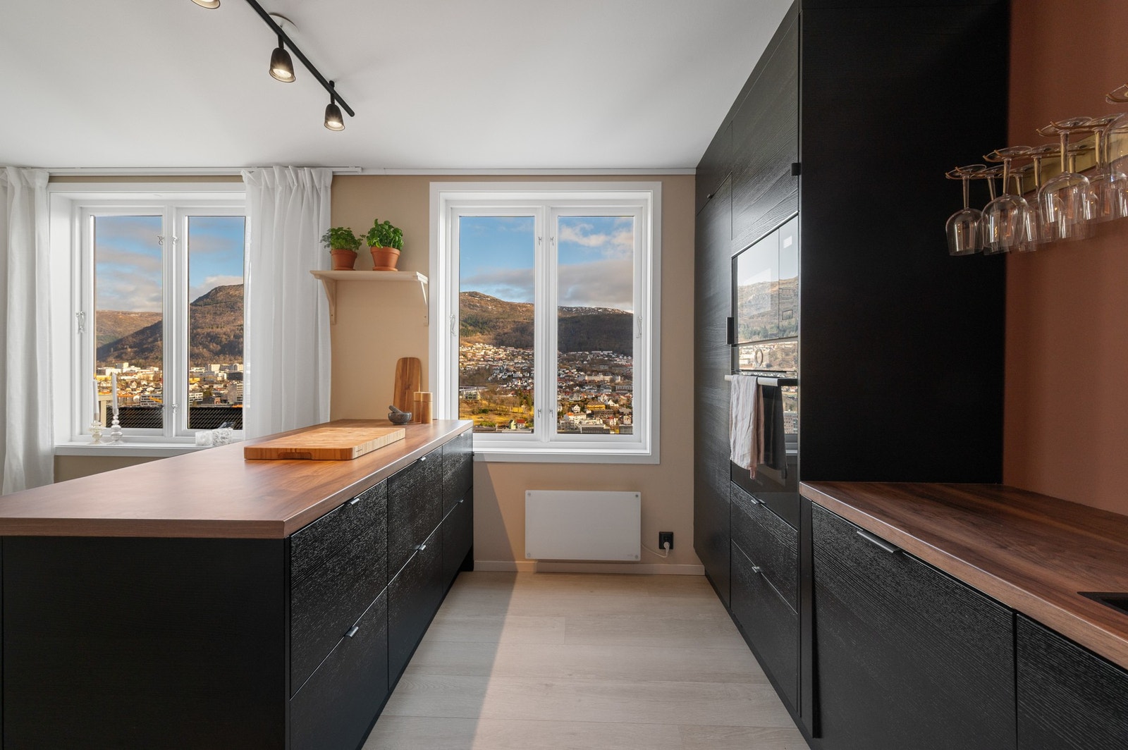 God skap- og benkeplass Galleribilde