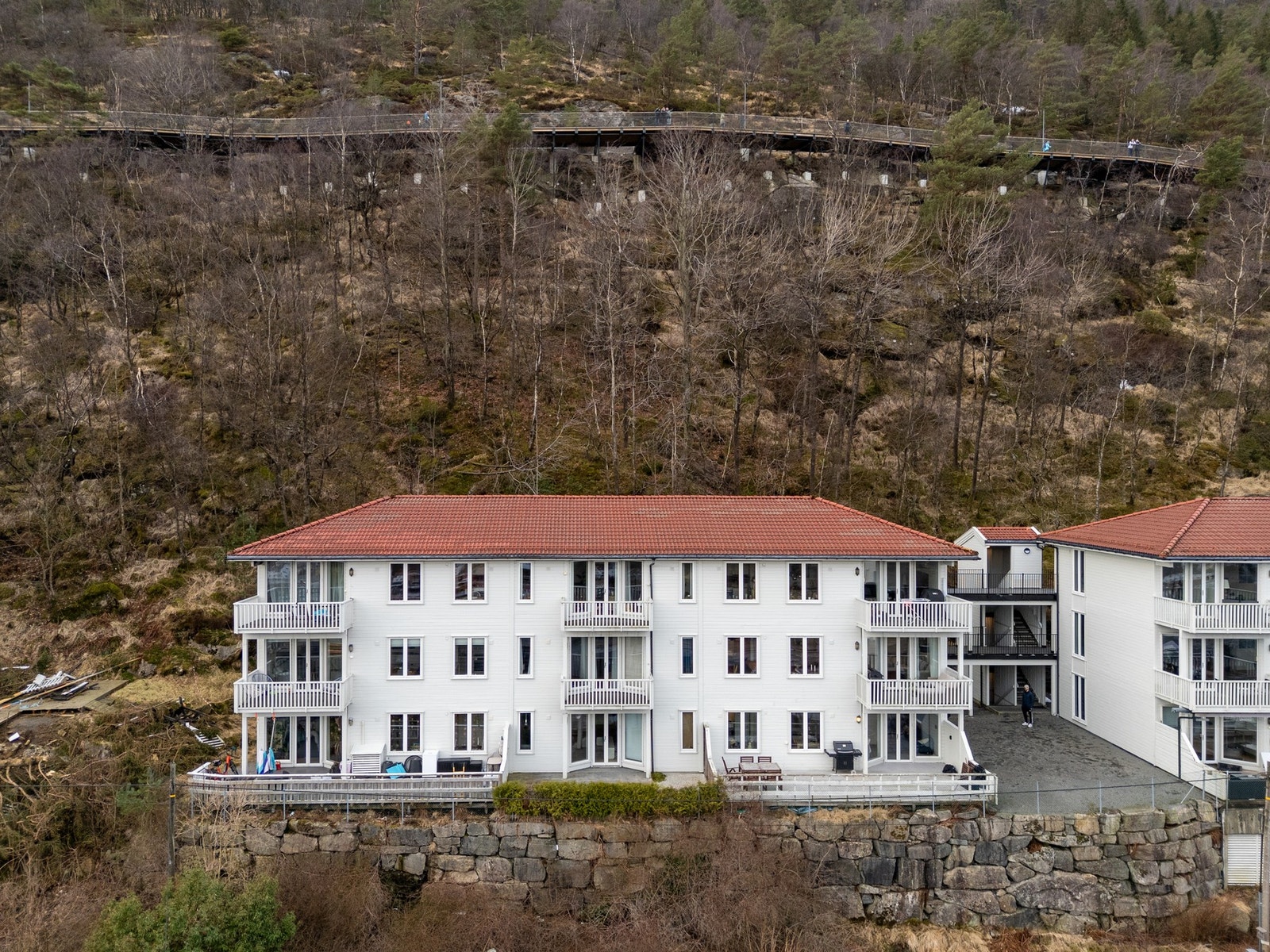 Løvstien går like bak boligen Galleribilde