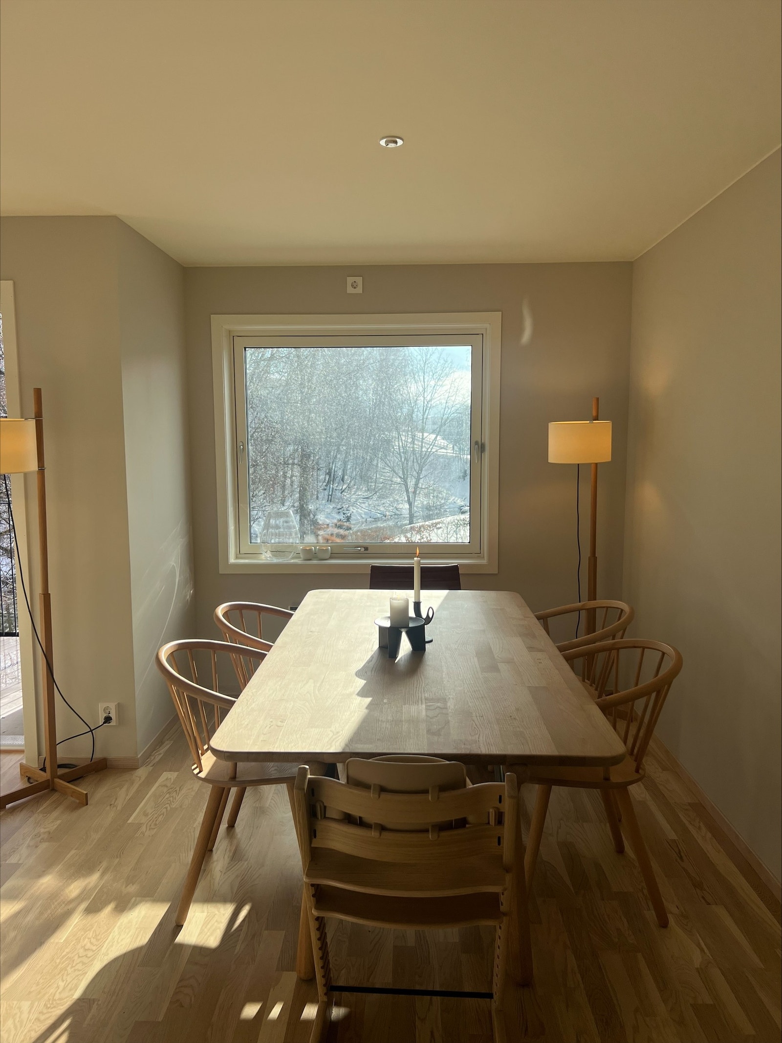 Spisebord i stue Galleribilde