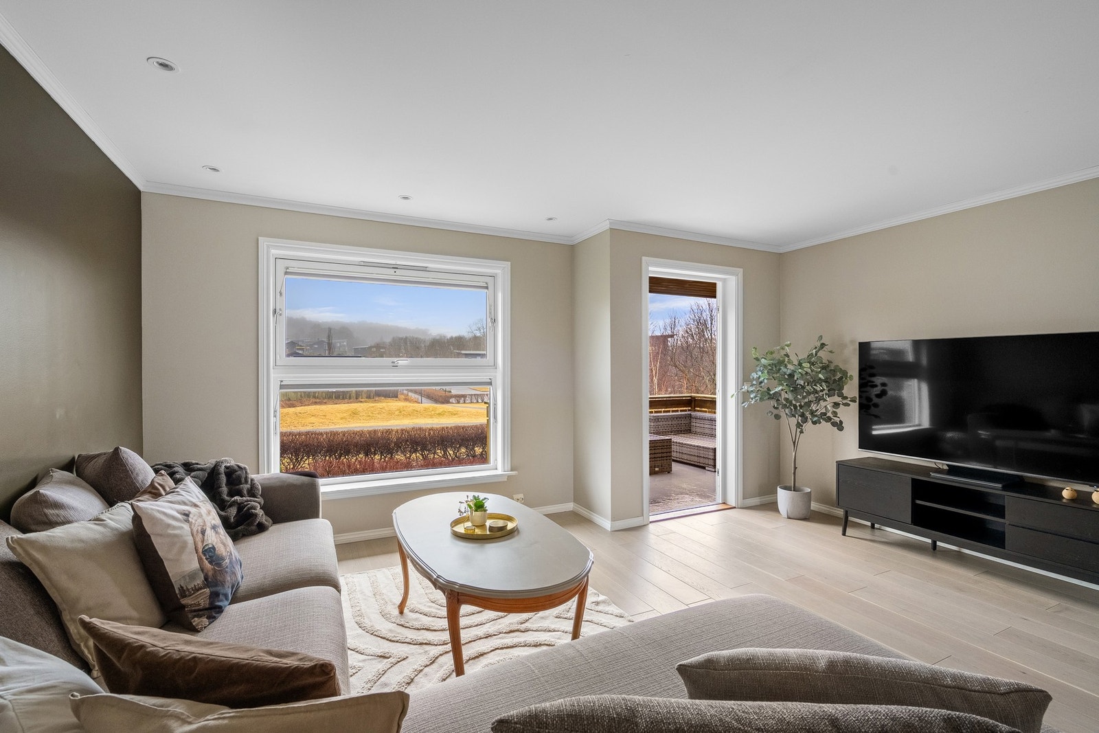 Vindusflater mot sør slipper inn rikelig med lys. Galleribilde