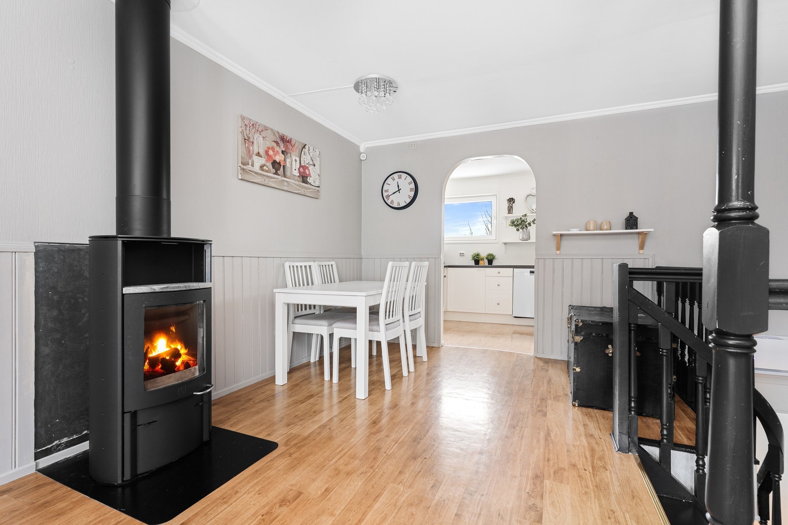 - Rekkehuset strekker seg over to etasjer med fin planløsning - Galleribilde