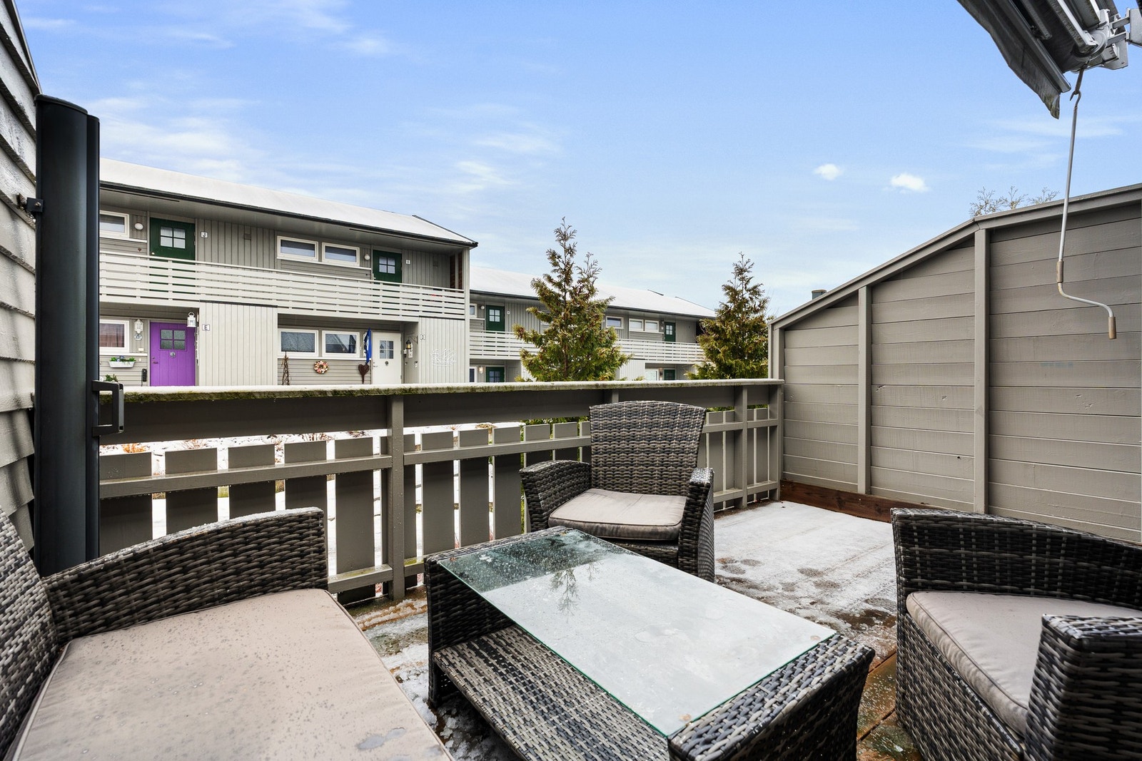 - Terrasse nede og oppe, samt hageareal - Galleribilde