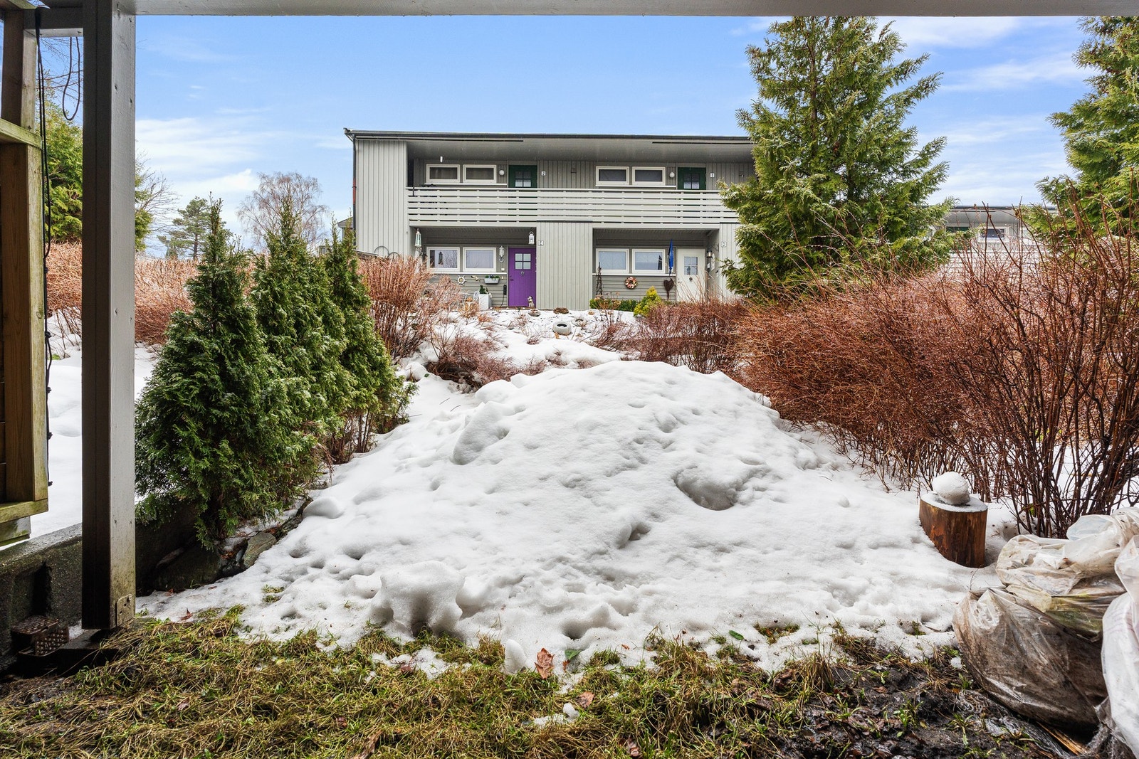 - Terrasse og hageplen med direkte utgang fra soverommet - Galleribilde