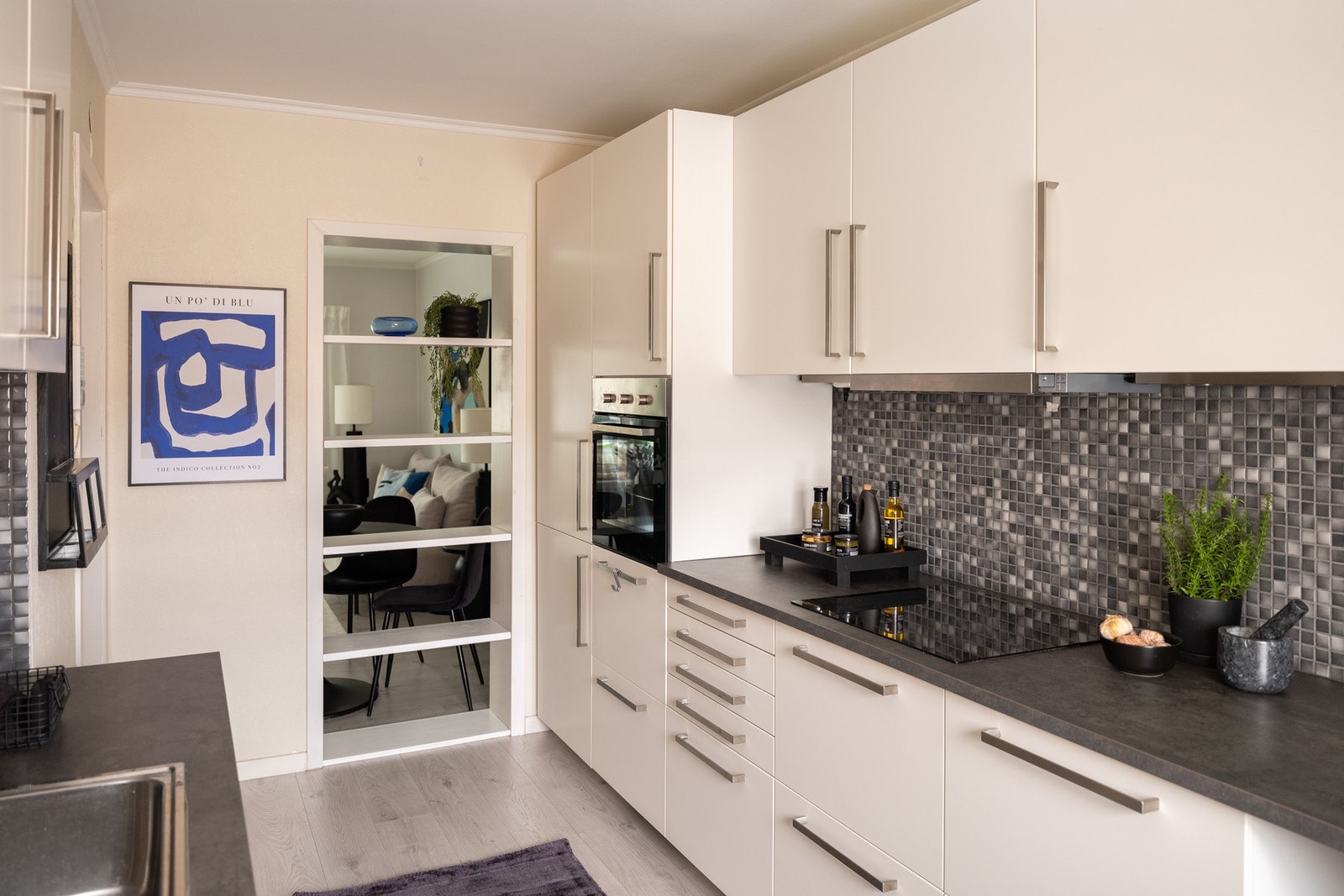 Integrerte hvitevarer medfølger. Galleribilde