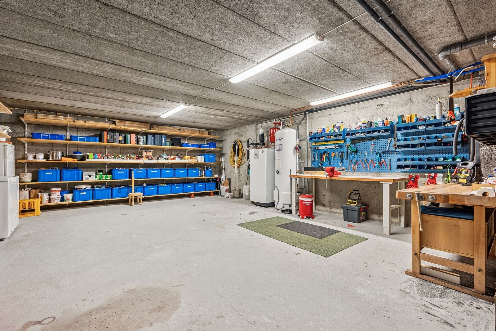 Stort disponibelt kjellerrom Galleribilde