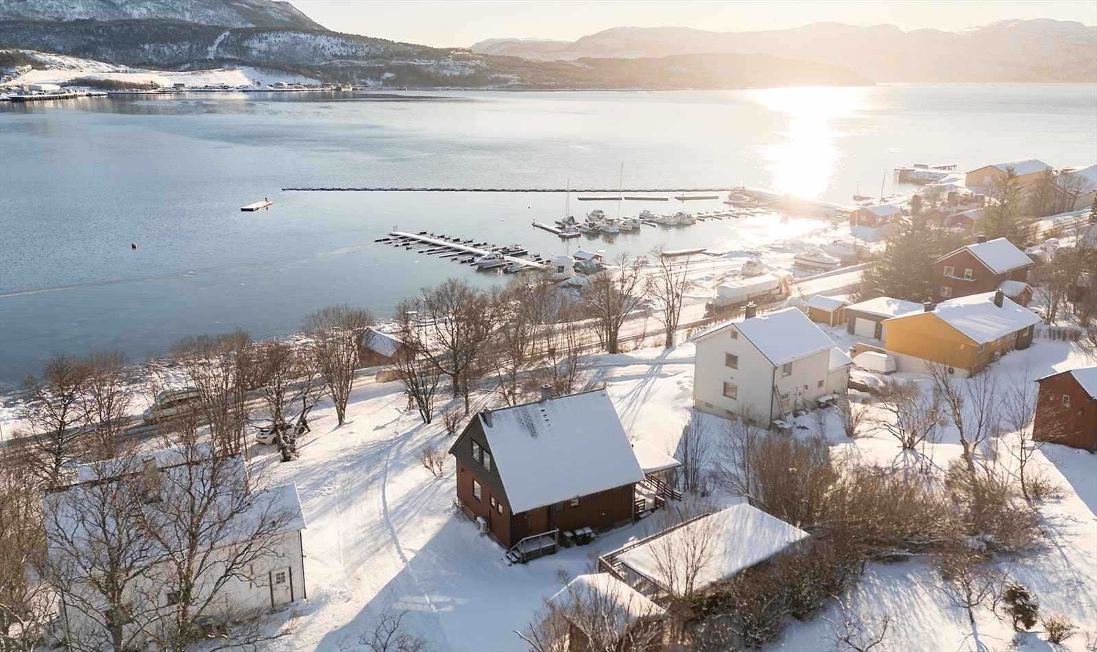 Eiendommen består av eiertomt med 2 parseller på til sammen ca. 1,5 mål Galleribilde